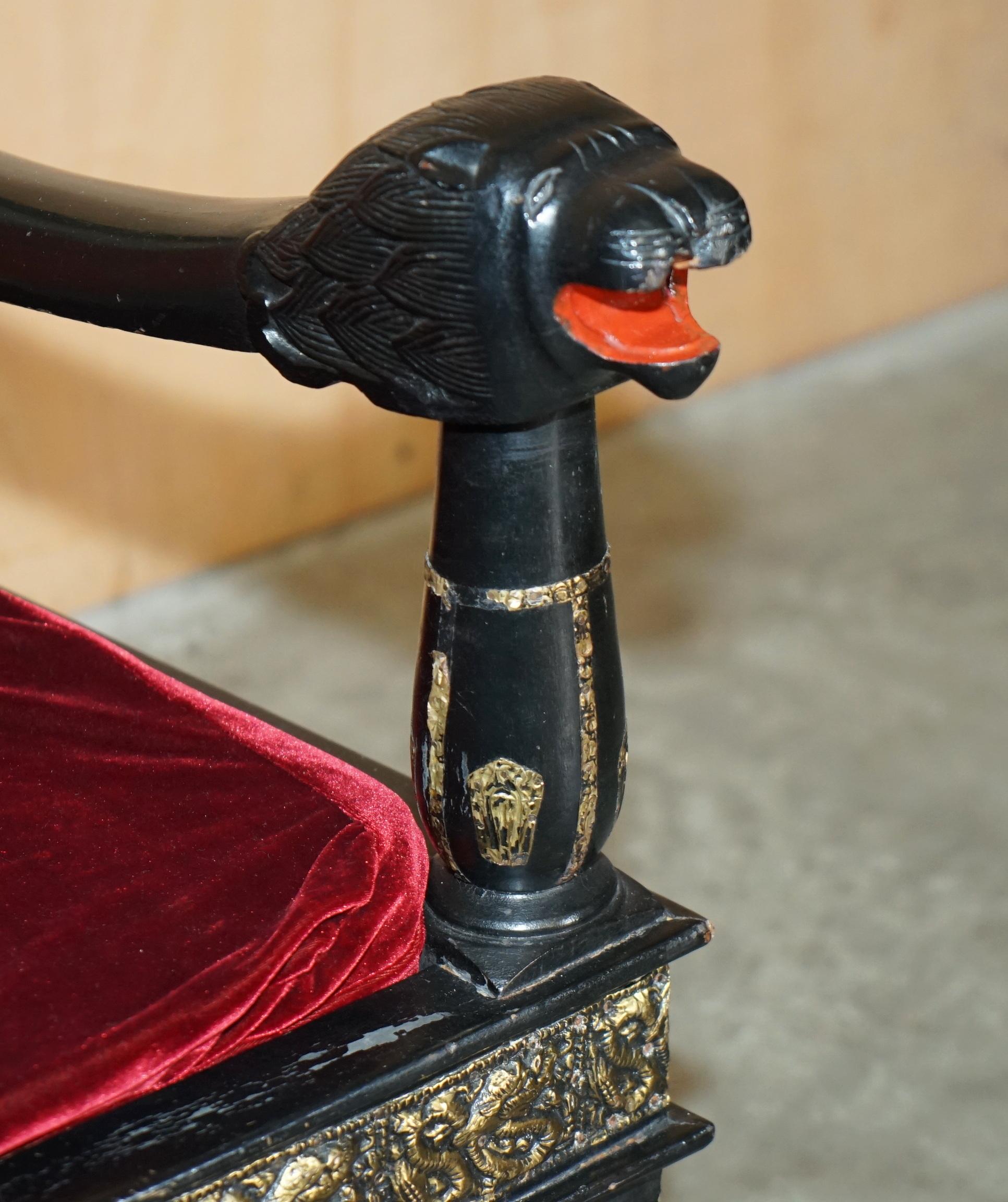 VINTAGE REPOUSE METAL INDIO CIRCA 1950's SILLÓN CON CABEZA DE PANTERA EBONIZADA en venta 2