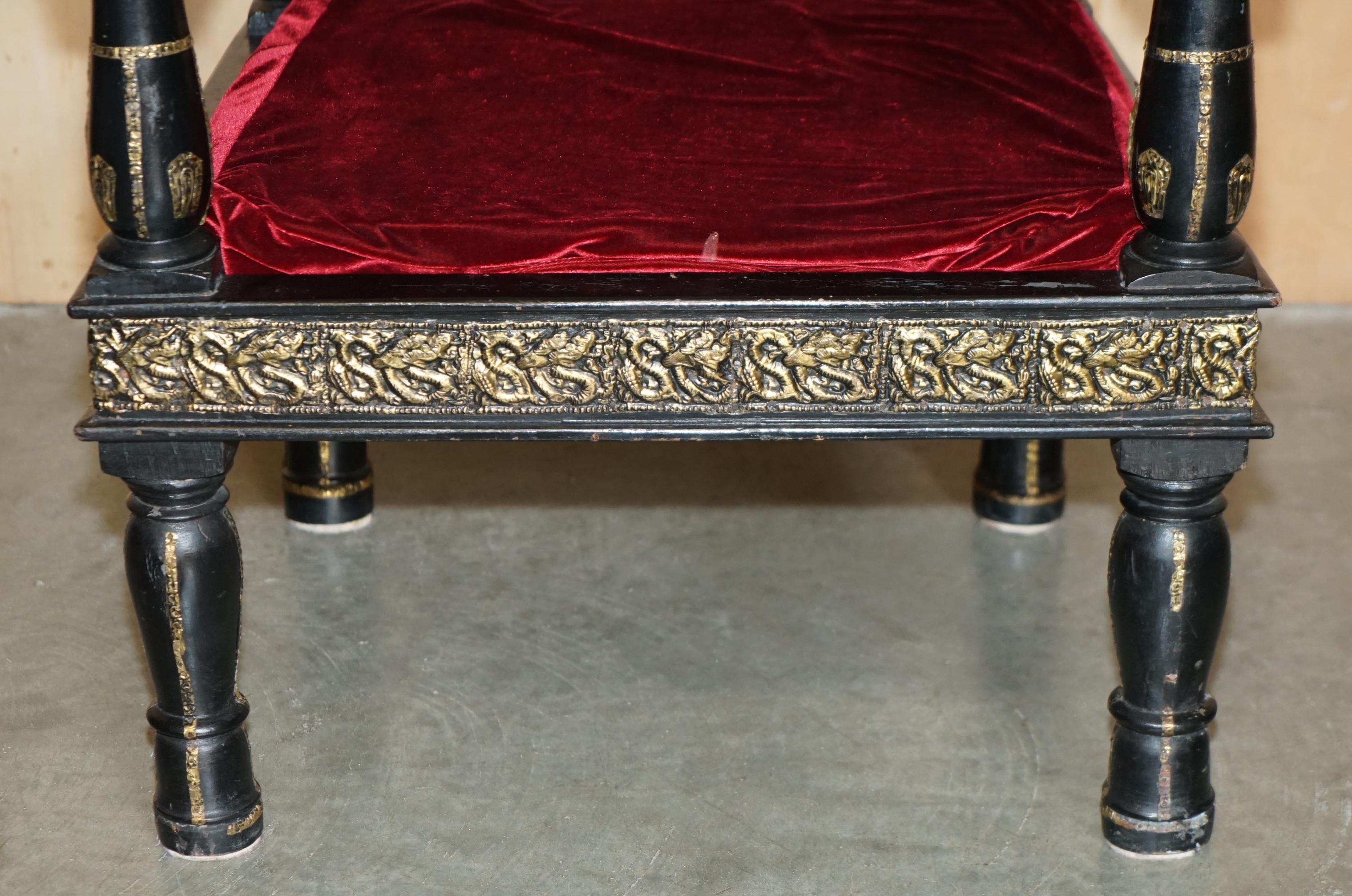 VINTAGE REPOUSE METAL INDIO CIRCA 1950's SILLÓN CON CABEZA DE PANTERA EBONIZADA en venta 3