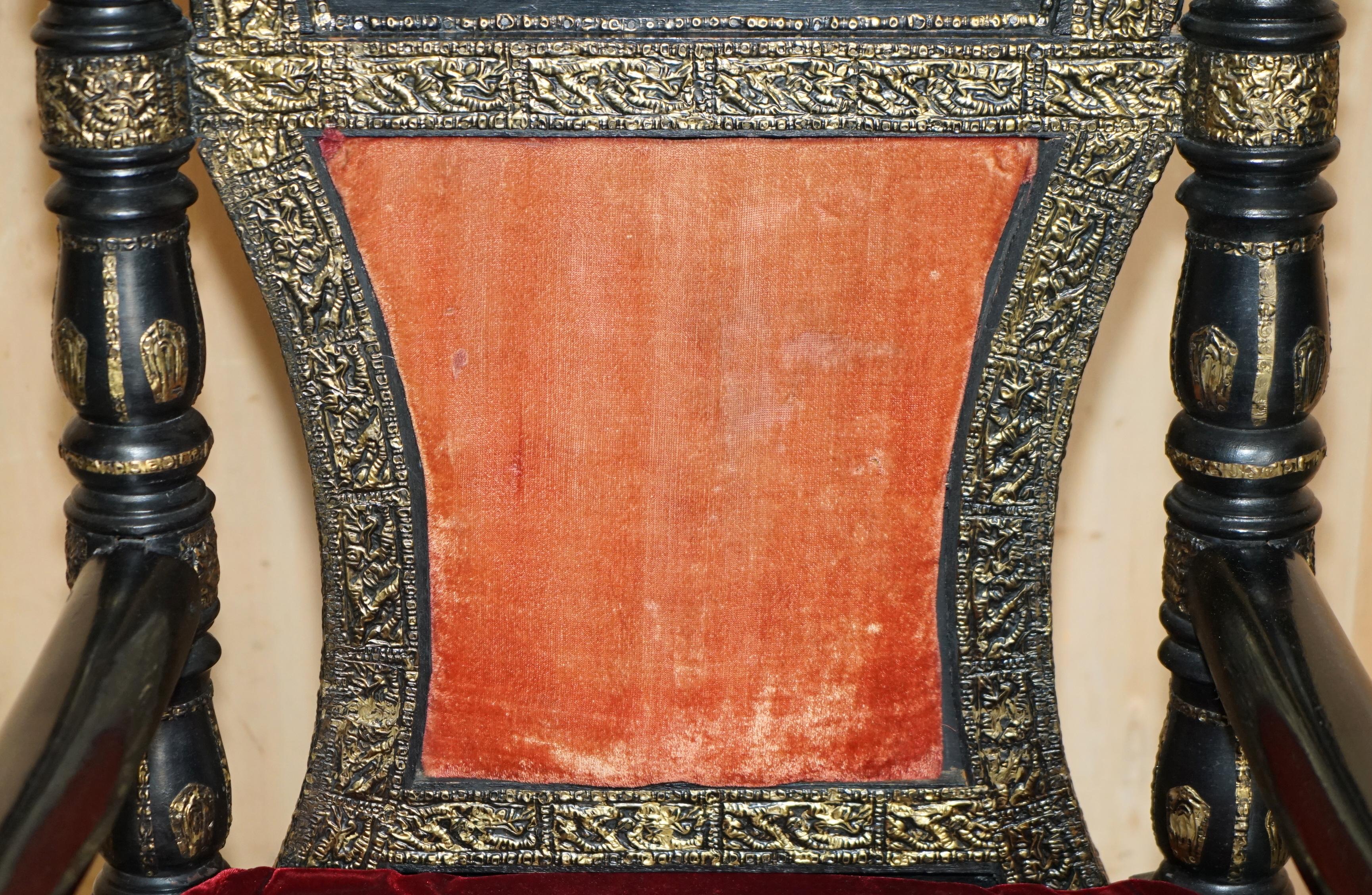 VINTAGE REPOUSE METAL INDIO CIRCA 1950's SILLÓN CON CABEZA DE PANTERA EBONIZADA en Bastante bueno estado para la venta en West Sussex, Pulborough