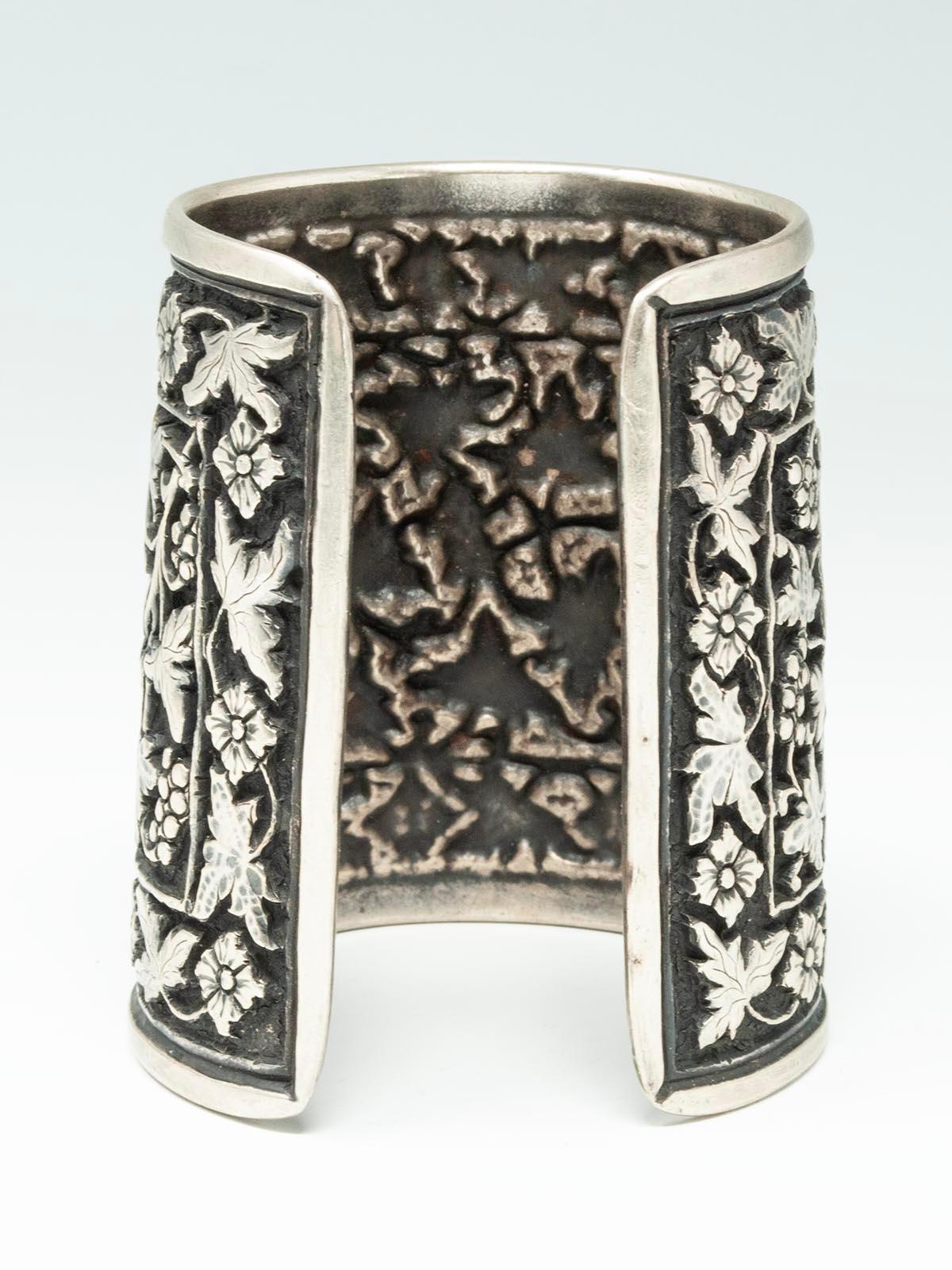 Vintage Repoussé Grape Cluster Cuff, India In Good Condition For Sale In Point Richmond, CA