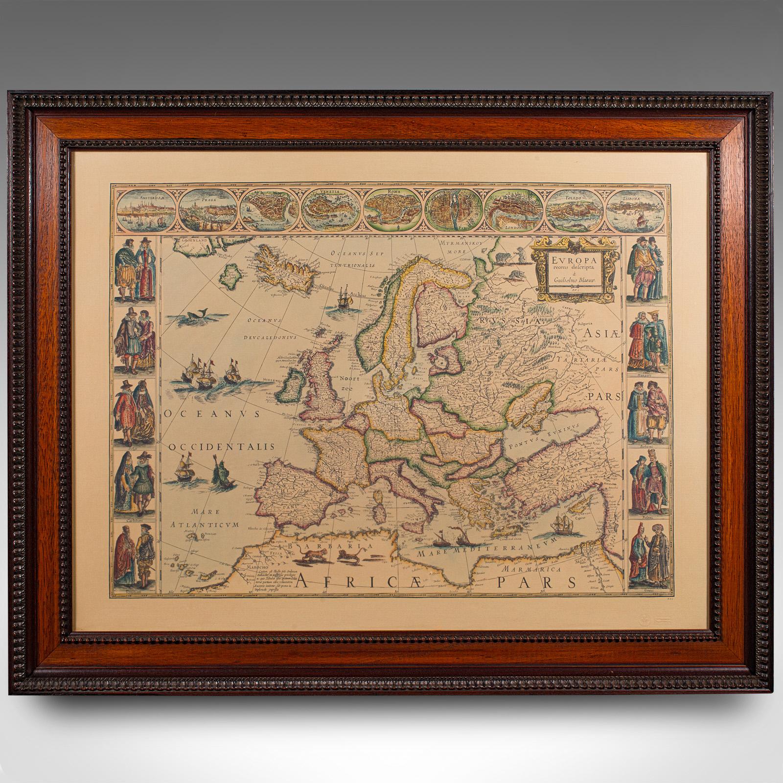 Il s'agit d'une reproduction vintage d'une carte de l'Europe. Gravure cartographique américaine sur papier dans un cadre d'après l'œuvre de Blaeuw, datant de la fin du XXe siècle, vers 1970.

Fascinante reproduction de la cartographie historique de