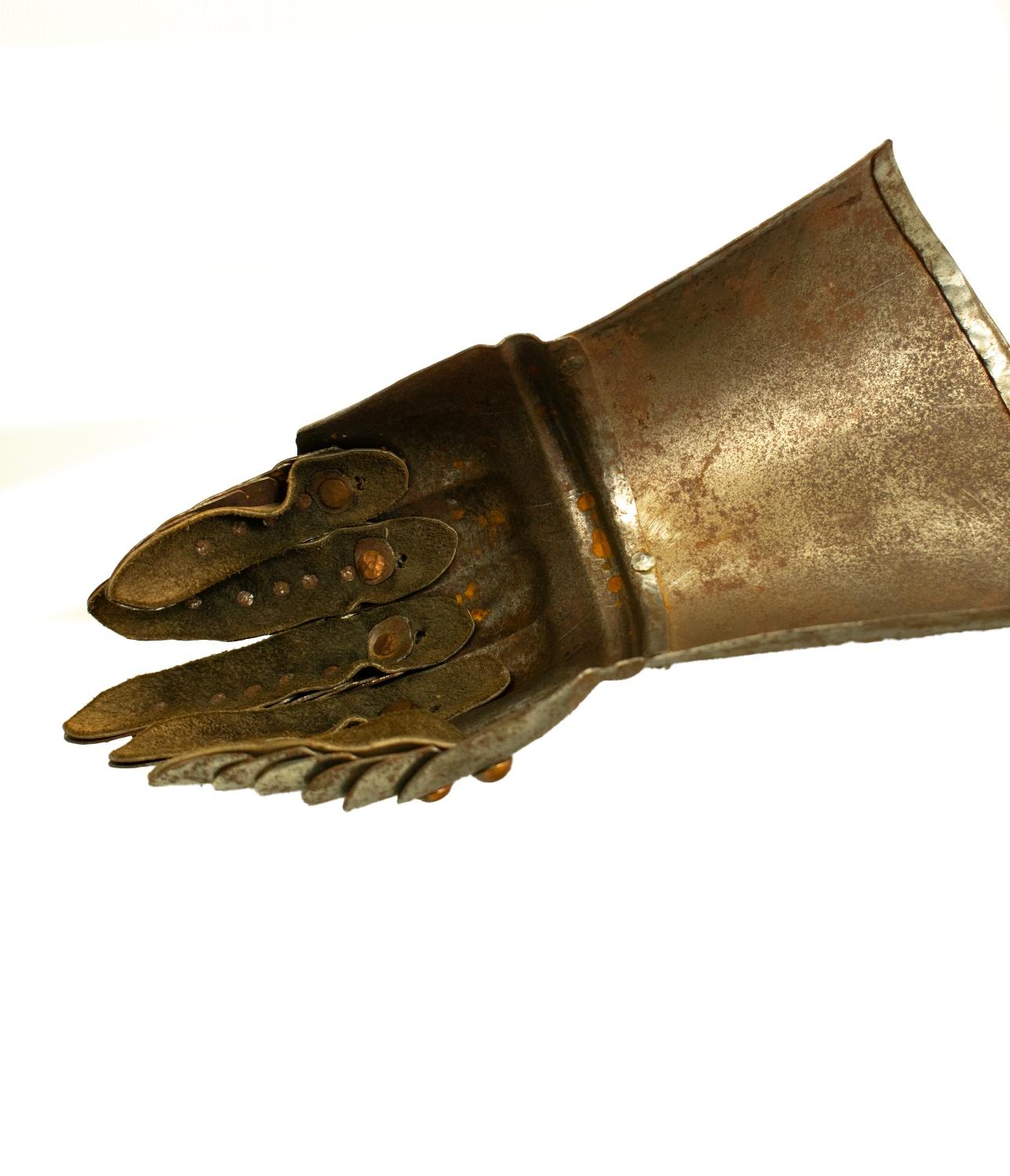19th Century Vintage reproduction gauntlet / armour, early 20th century. For Sale