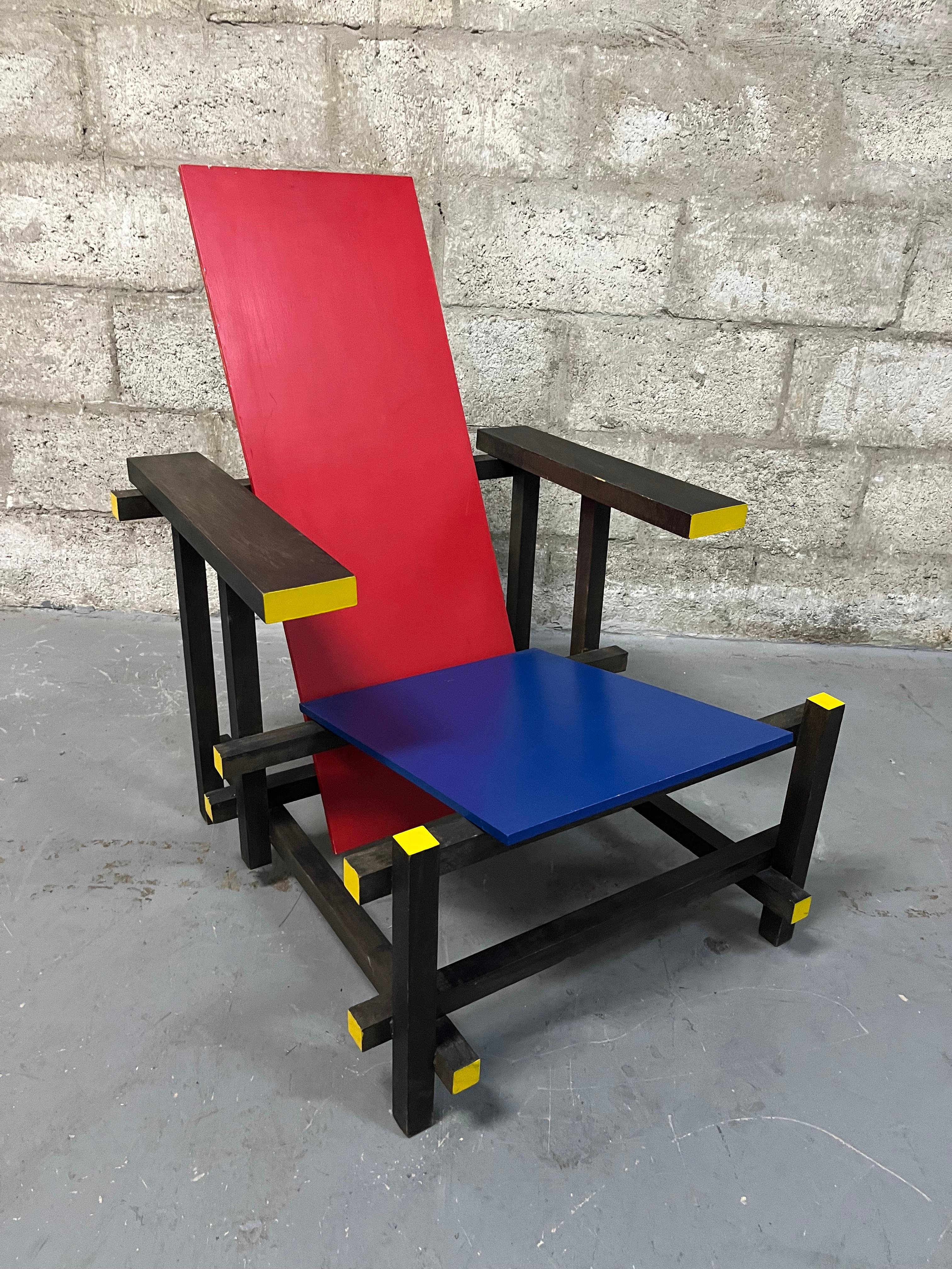 Vintage-Reproduktion des roten und blauen Stuhls von Gerrit Rietveld. Circa 1960er Jahre (Bauhaus) im Angebot