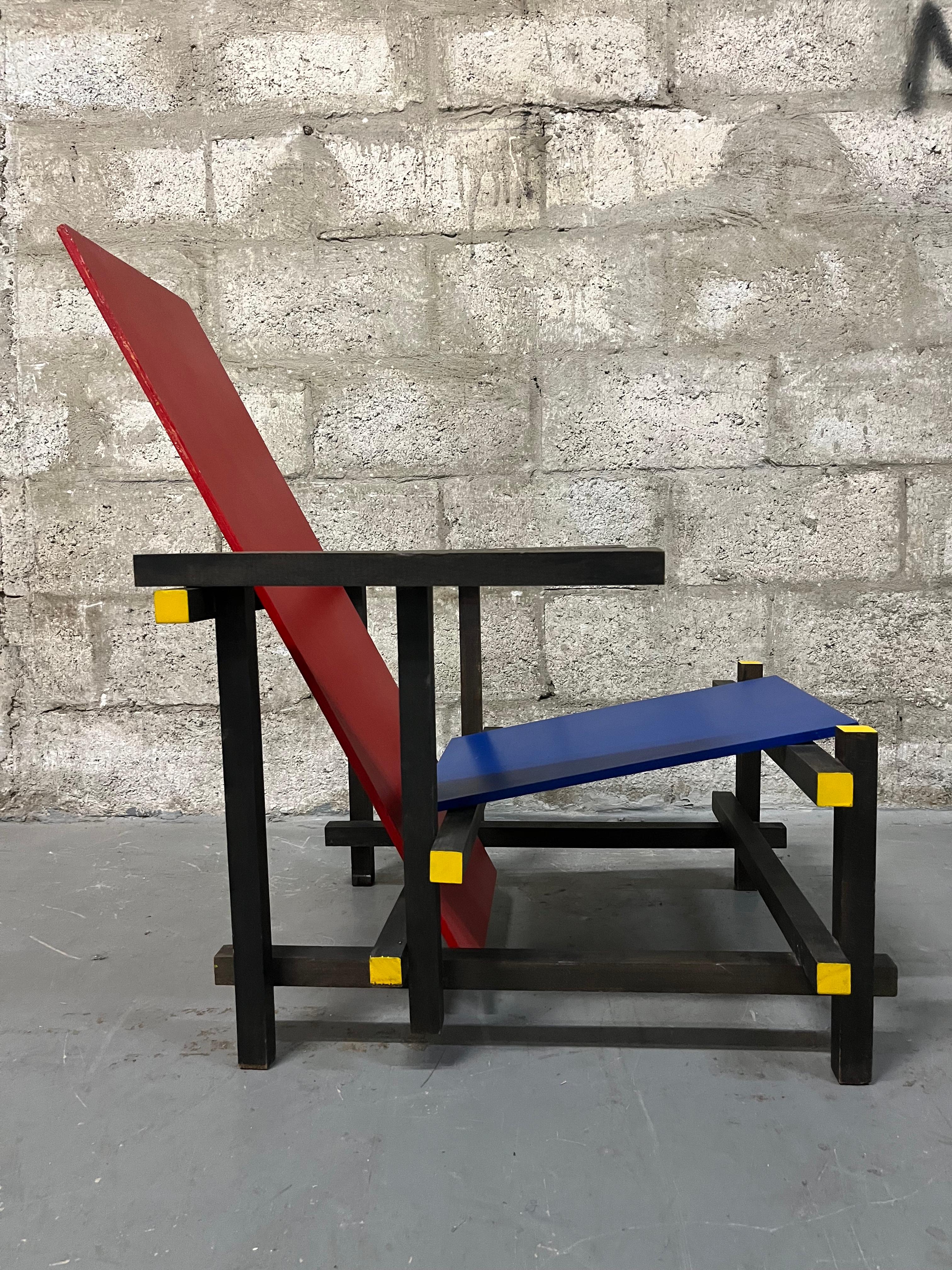 Vintage-Reproduktion des roten und blauen Stuhls von Gerrit Rietveld. Circa 1960er Jahre im Zustand „Gut“ im Angebot in Miami, FL