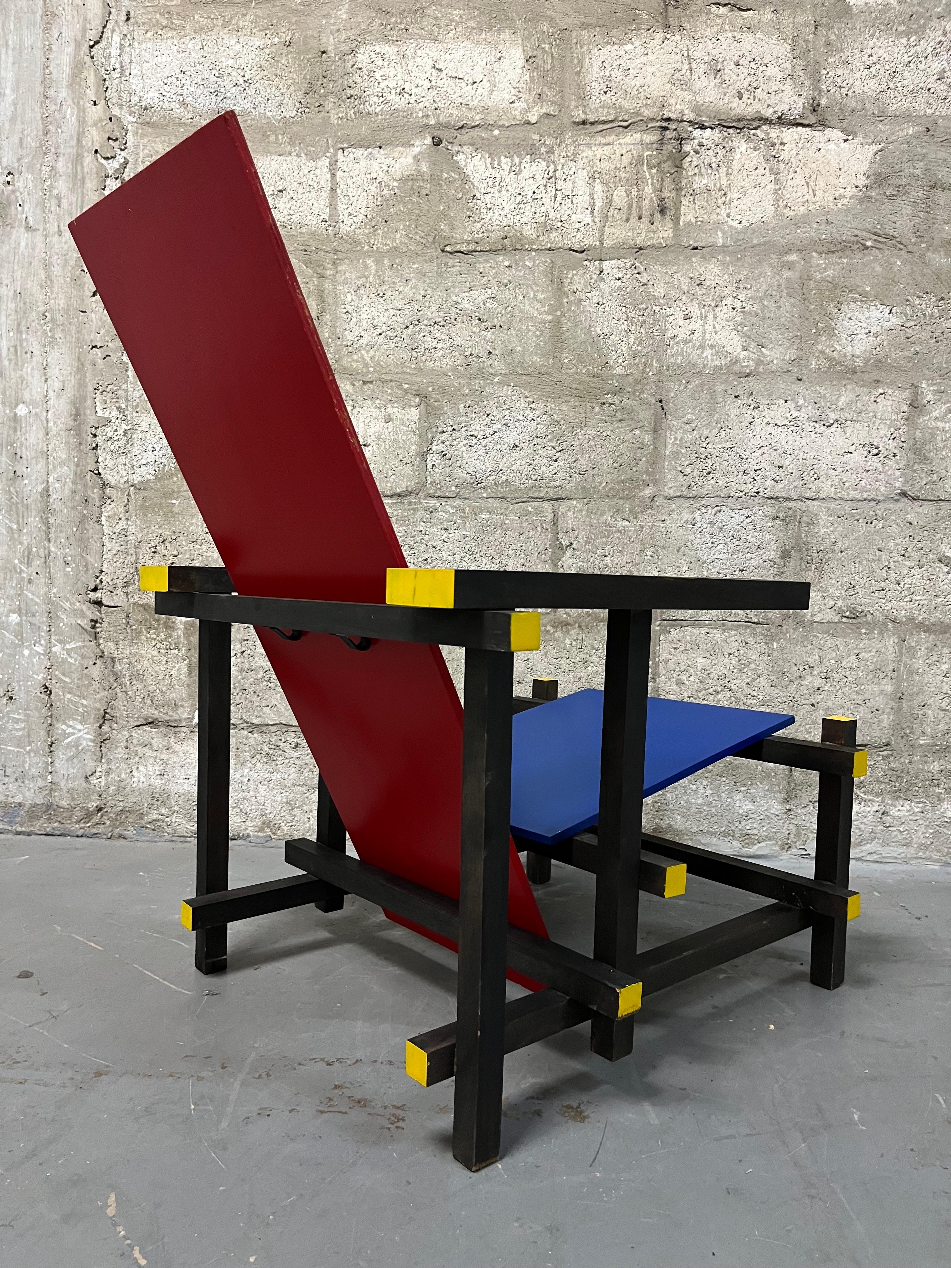 Vintage Reproduction of Gerrit Rietveld's Red and Blue Chair. Circa 1960s In Good Condition For Sale In Miami, FL
