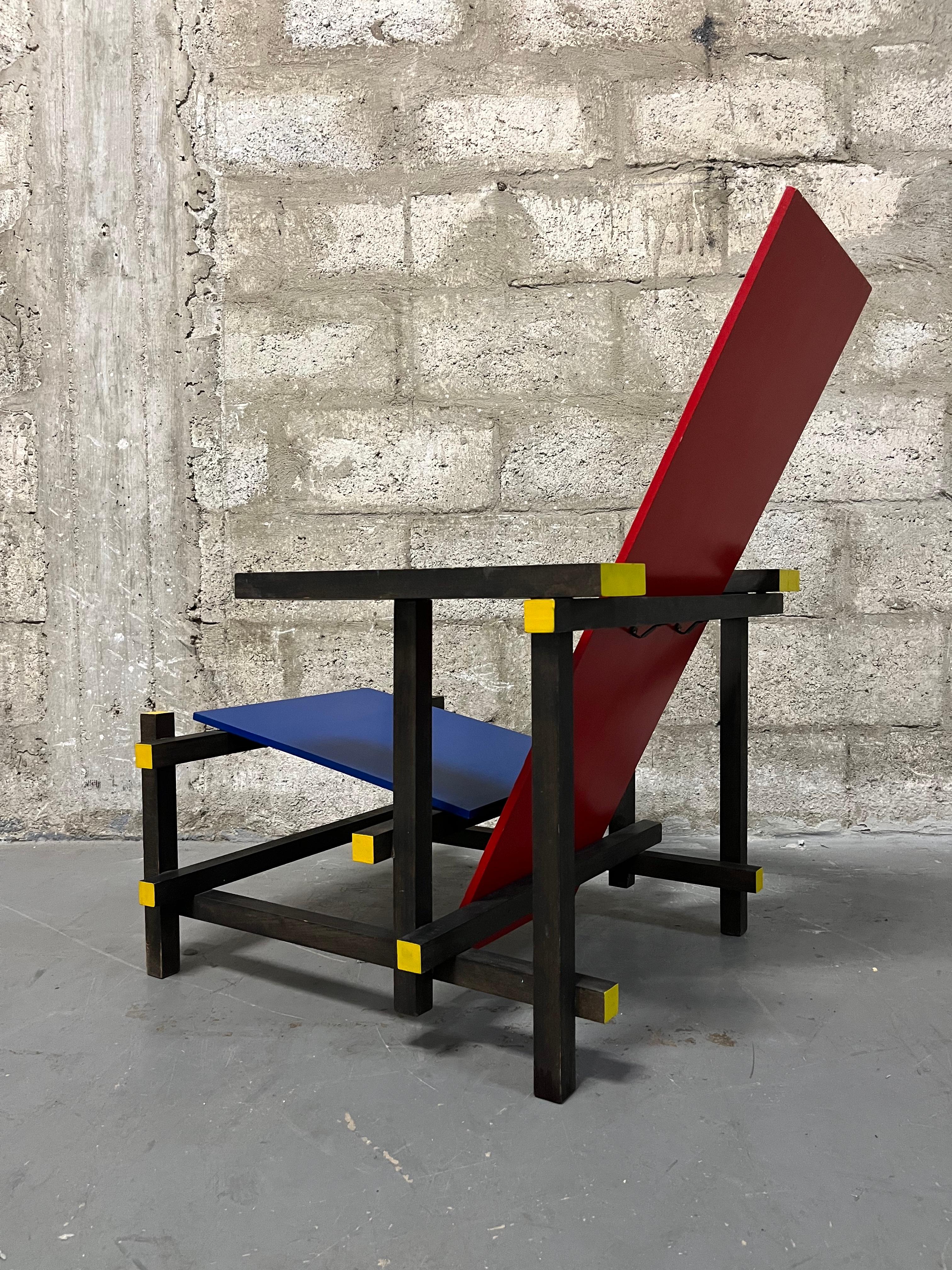 Vintage-Reproduktion des roten und blauen Stuhls von Gerrit Rietveld. Circa 1960er Jahre (Holz) im Angebot