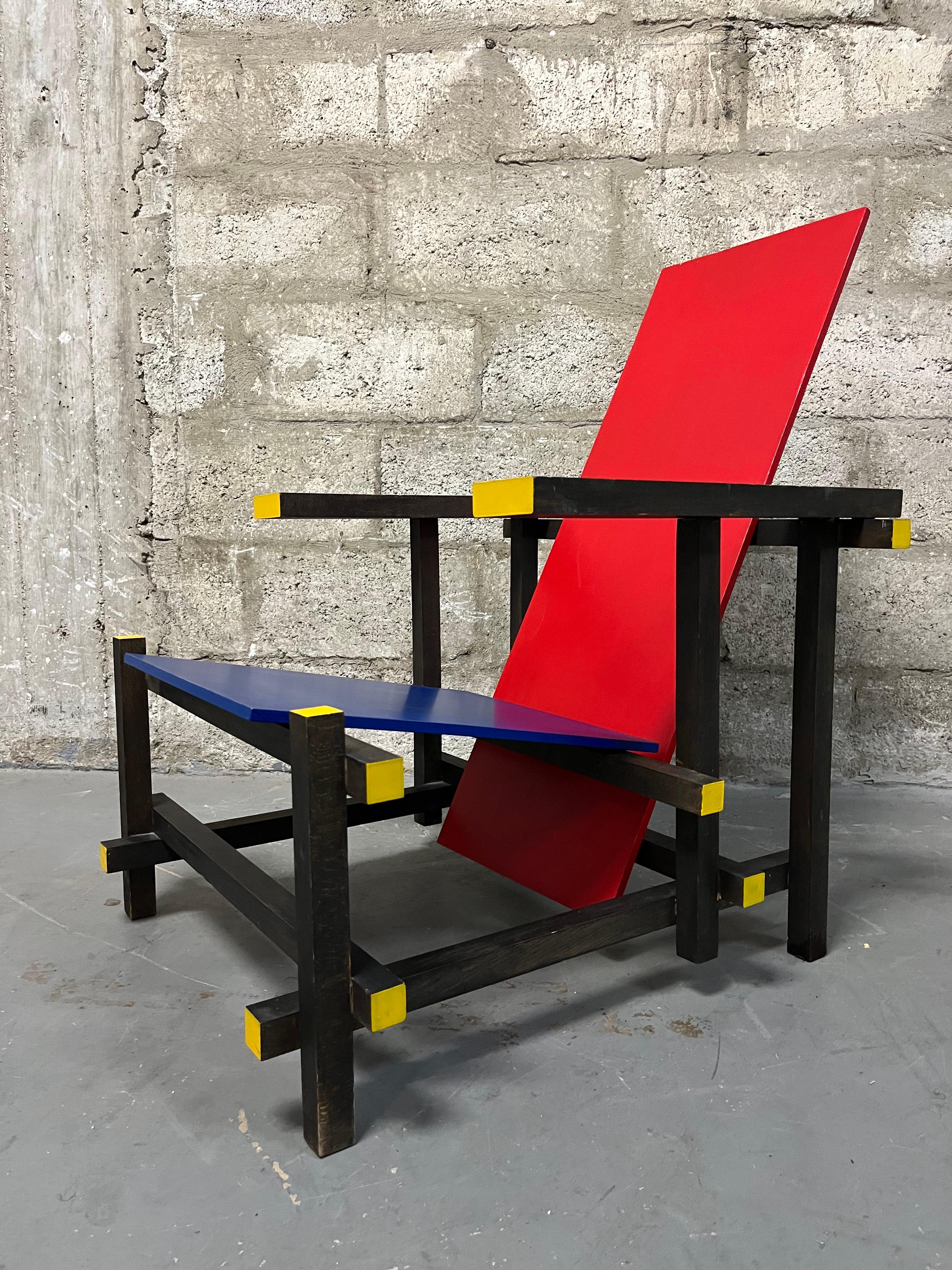 Vintage-Reproduktion des roten und blauen Stuhls von Gerrit Rietveld. Circa 1960er Jahre im Angebot 1