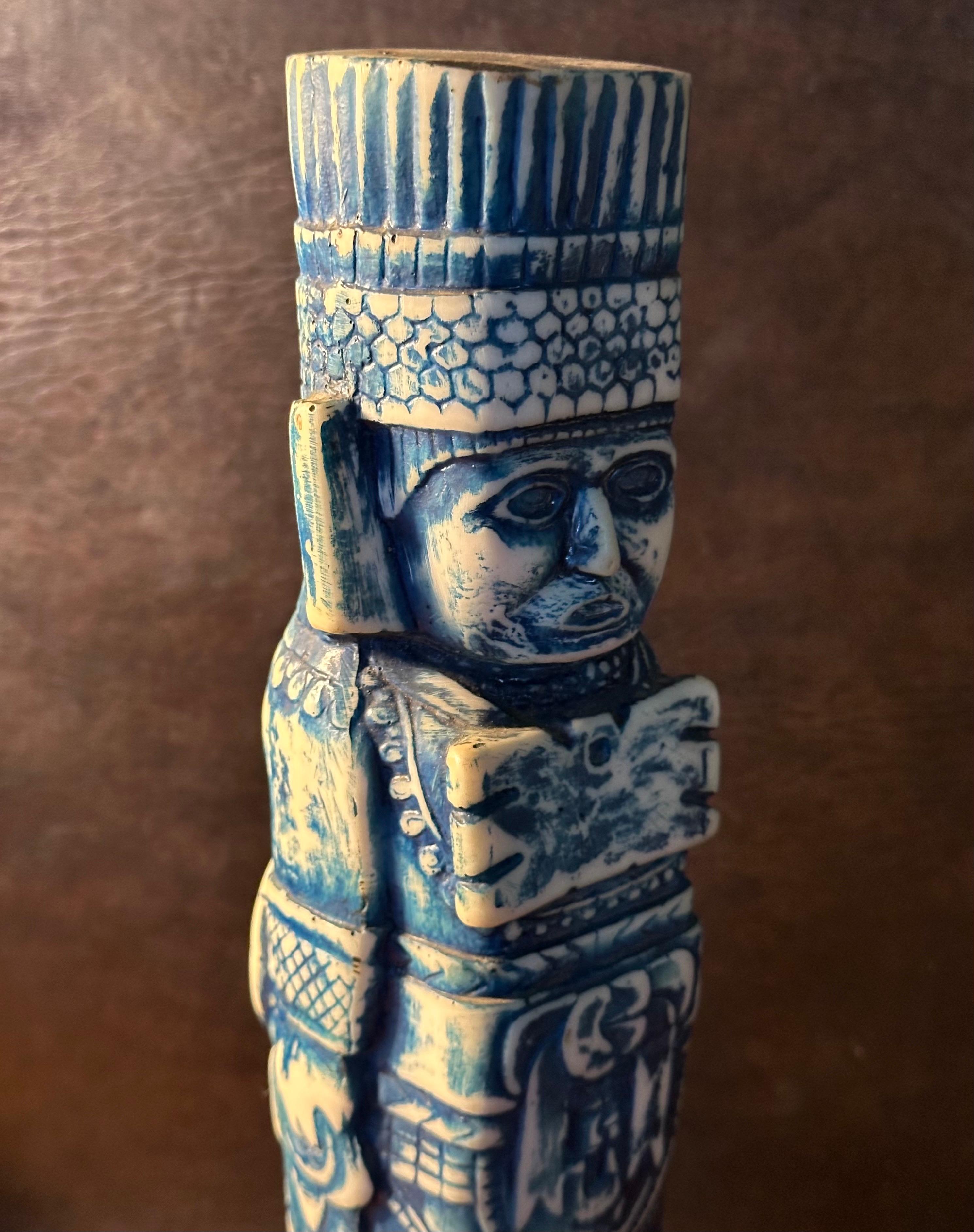Escultura Azteca Vintage de Resina y Madera / Premio en venta 3
