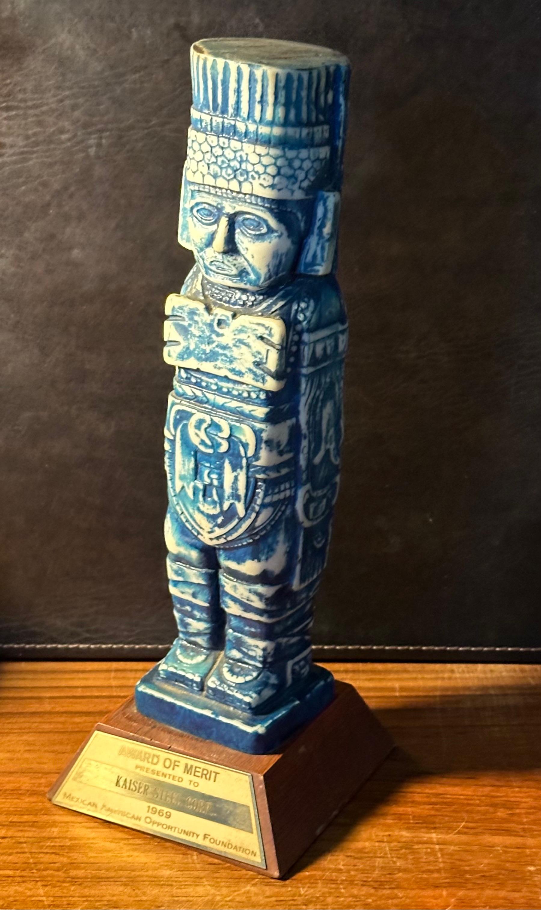 Escultura Azteca Vintage de Resina y Madera / Premio en venta 6
