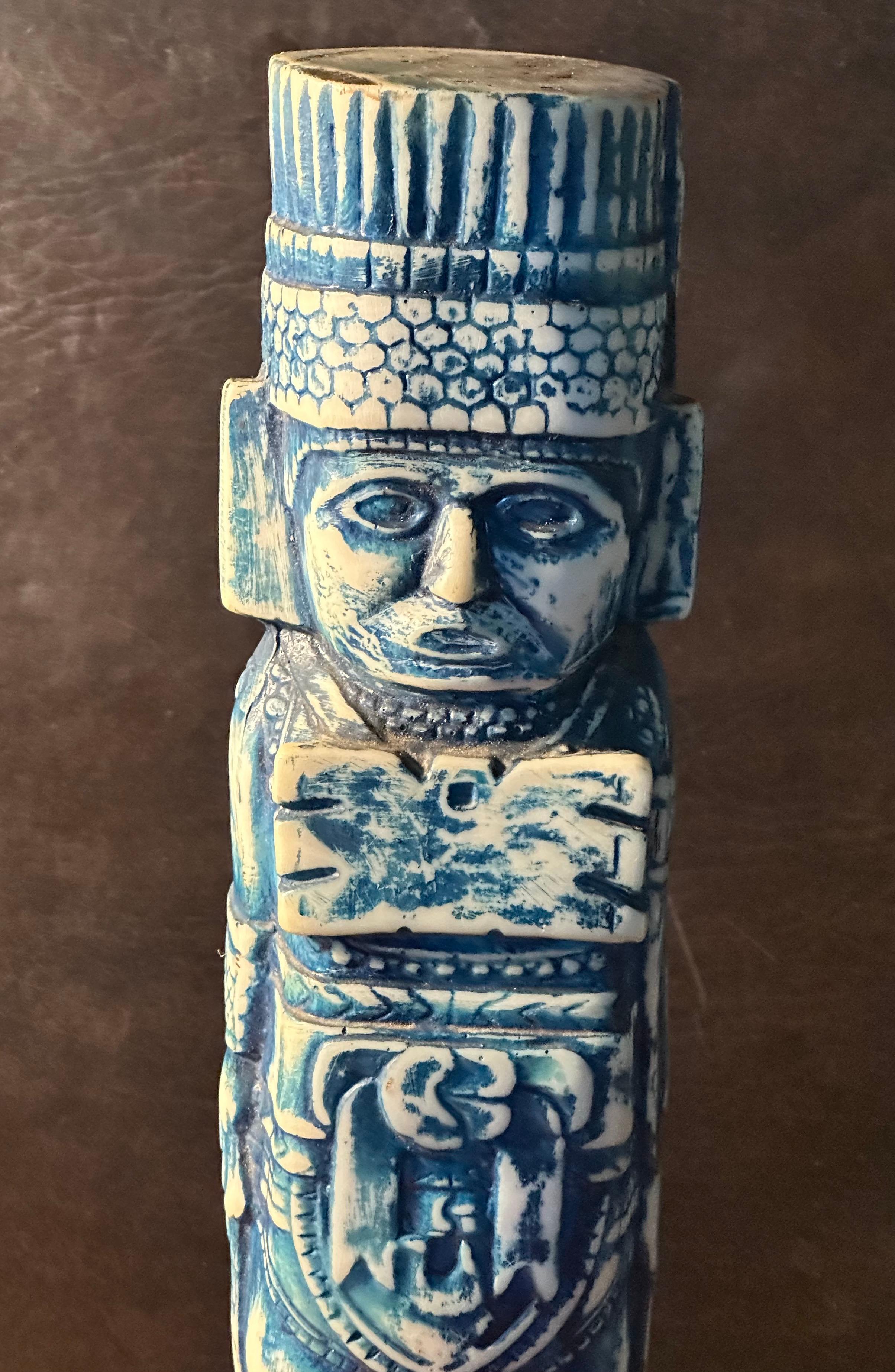 Escultura Azteca Vintage de Resina y Madera / Premio en venta 2
