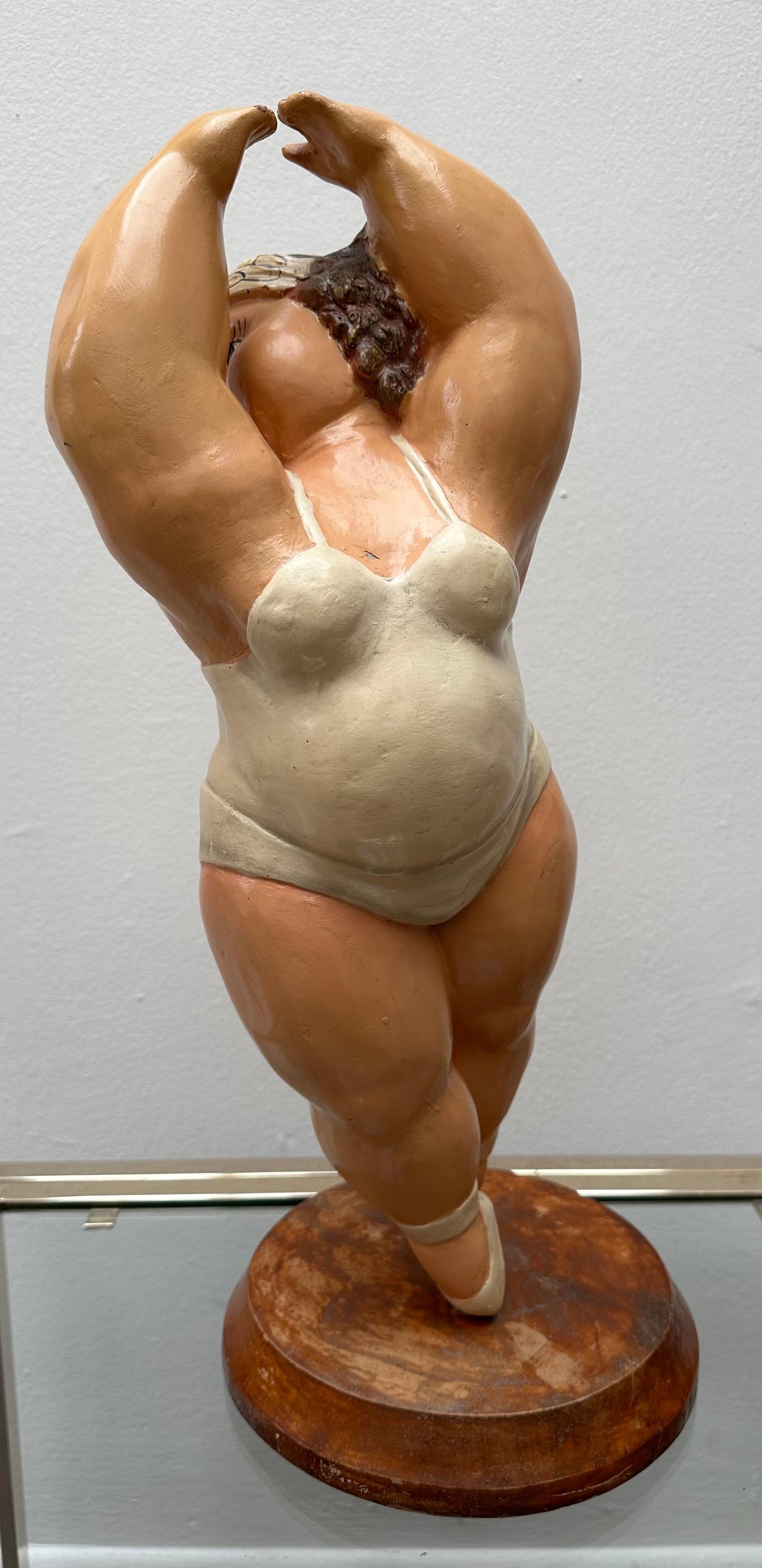Handbemalte Harz-Ballerina En Pointe-Figur im Botero-Stil, Vintage (Moderne der Mitte des Jahrhunderts)