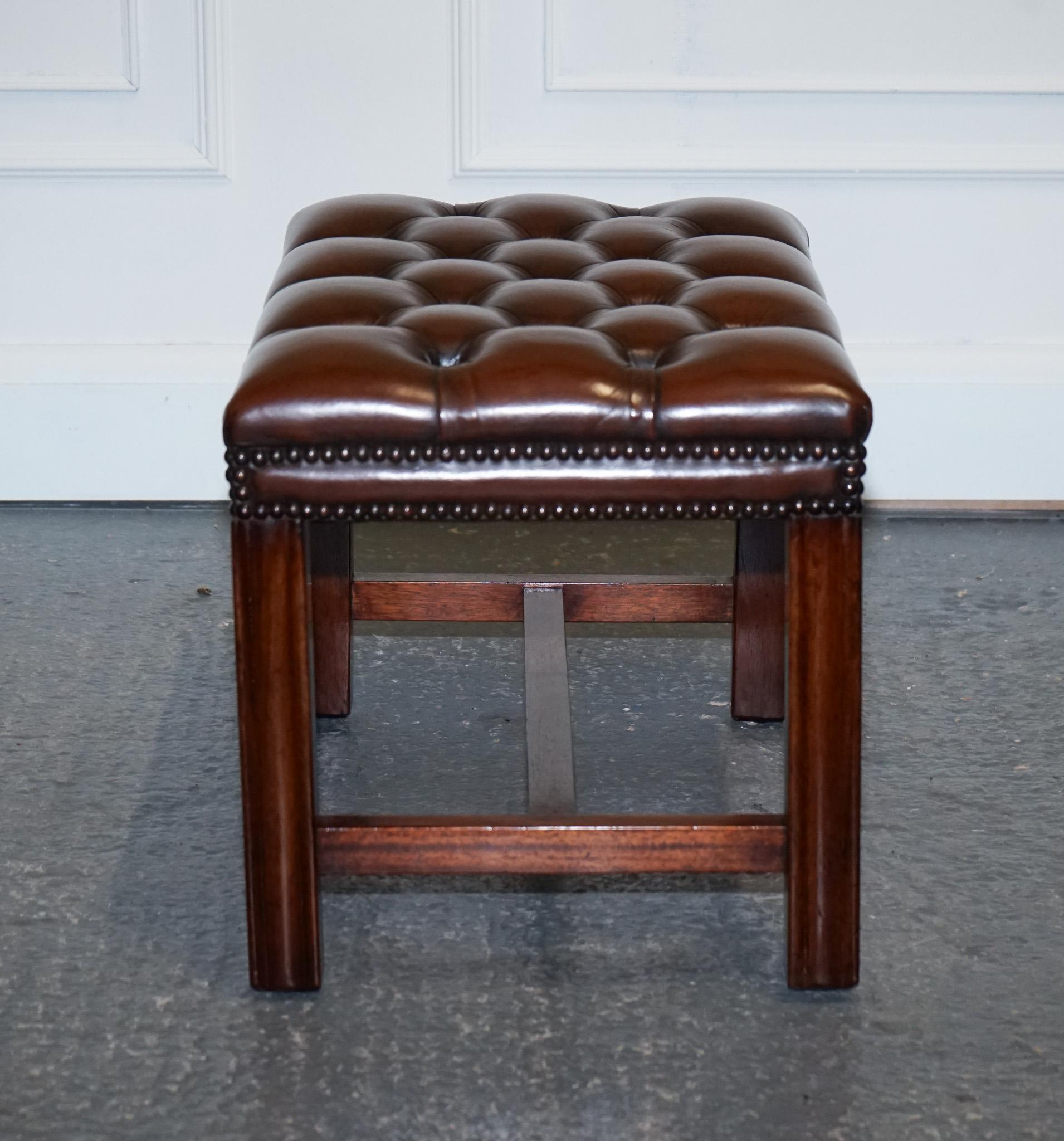 VINTAGE RESTORED CHESTERFiELD HAND DYED BROWN LEATHER TUFFED FOOTSTOOL (1/2) For Sale 3