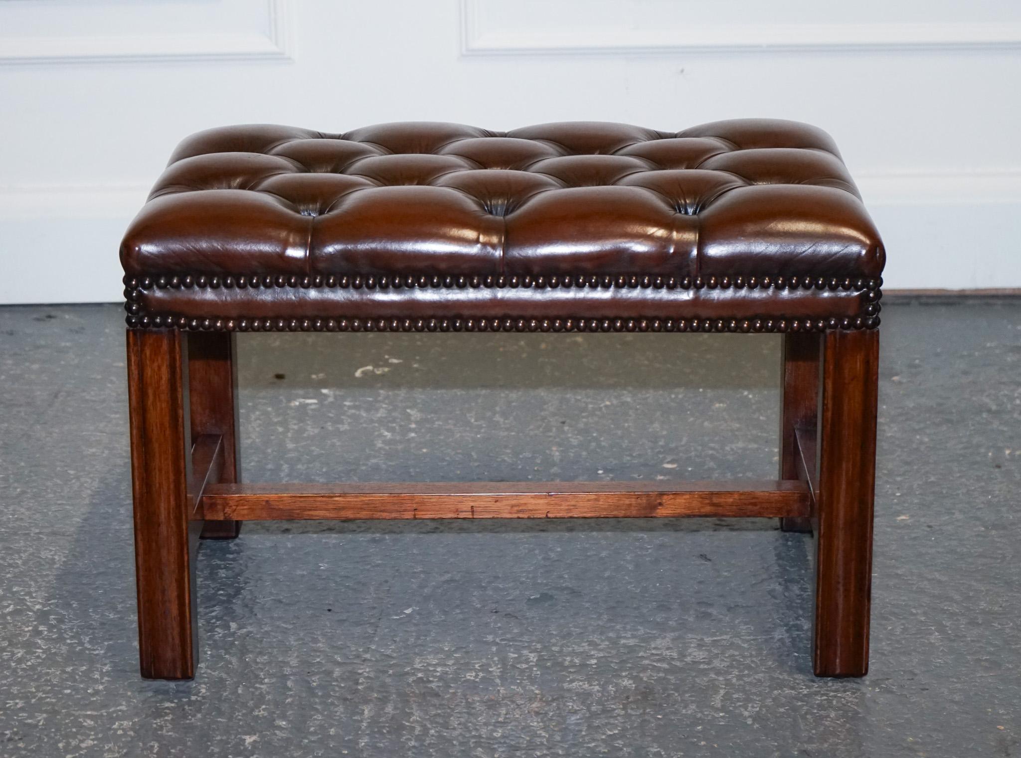 Georgian VINTAGE RESTORED CHESTERFiELD HAND DYED BROWN LEATHER TUFFED FOOTSTOOL (1/2) For Sale