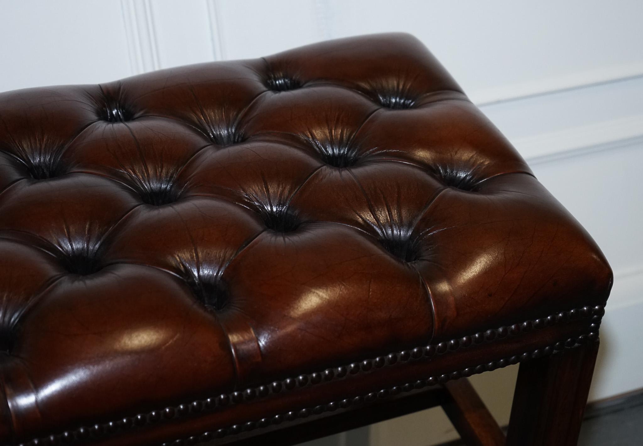 VINTAGE RESTORED CHESTERFiELD HANDDYED BROWN LEATHER TUFFED FOOTSTOOL im Angebot 3