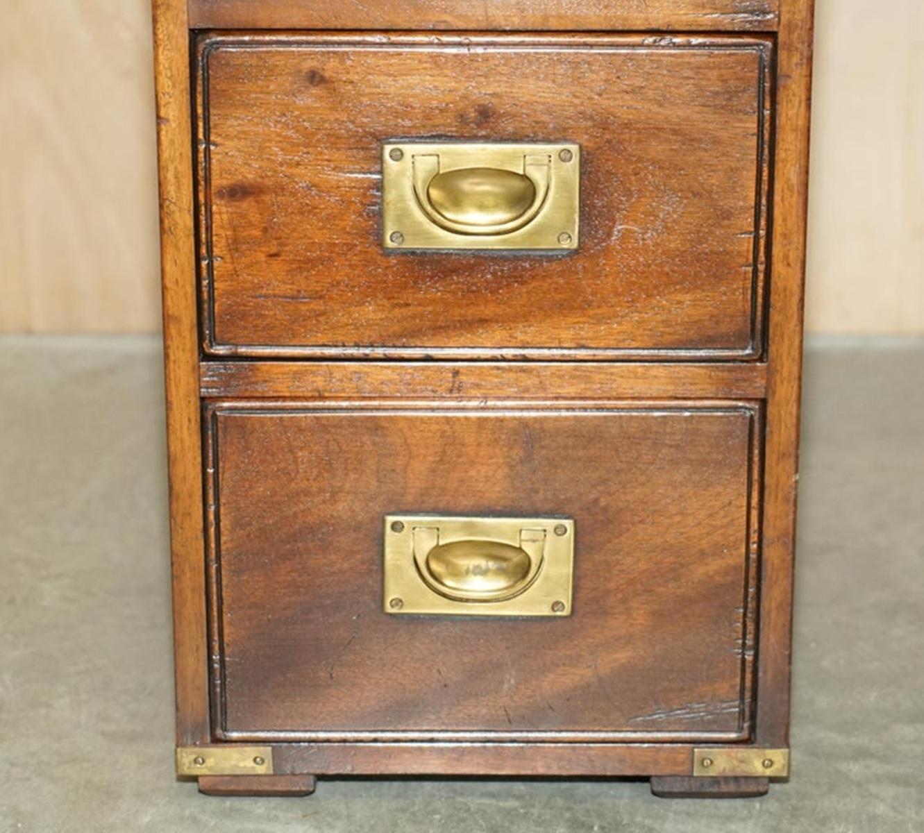 ViNTAGE RESTORED HARRODS KENNEDY GREEN LEATHER MILITARY CAMPAIGN PEDESTAL DESK For Sale 2