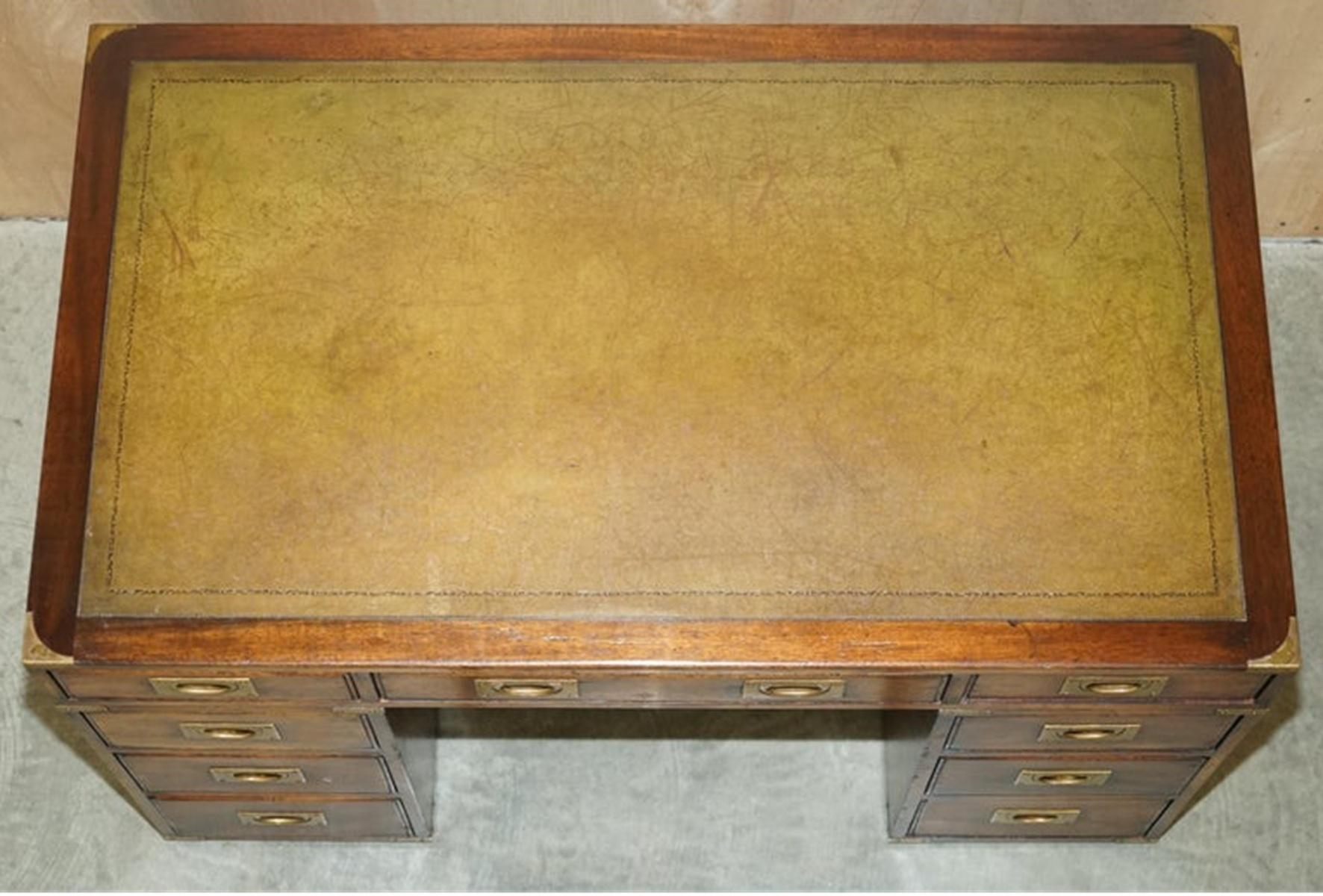 ViNTAGE RESTORED HARRODS KENNEDY GREEN LEATHER MILITARY CAMPAIGN PEDESTAL DESK For Sale 4