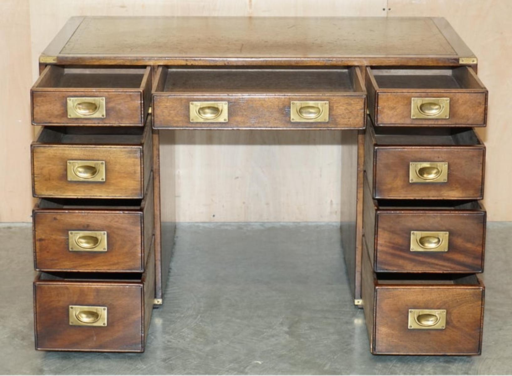 ViNTAGE RESTORED HARRODS KENNEDY GREEN LEATHER MILITARY CAMPAIGN PEDESTAL DESK For Sale 9