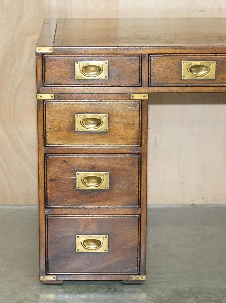 Campaign ViNTAGE RESTORED HARRODS KENNEDY GREEN LEATHER MILITARY CAMPAIGN PEDESTAL DESK For Sale