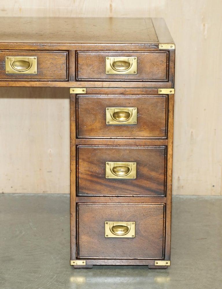 English ViNTAGE RESTORED HARRODS KENNEDY GREEN LEATHER MILITARY CAMPAIGN PEDESTAL DESK For Sale