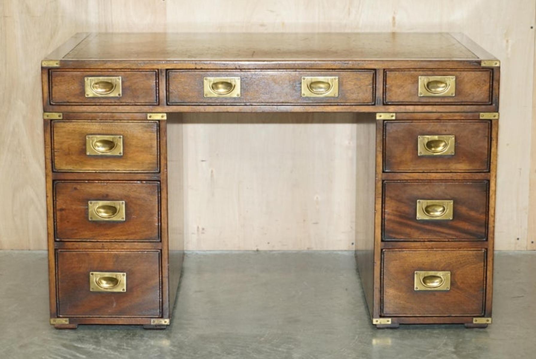 20th Century ViNTAGE RESTORED HARRODS KENNEDY GREEN LEATHER MILITARY CAMPAIGN PEDESTAL DESK For Sale