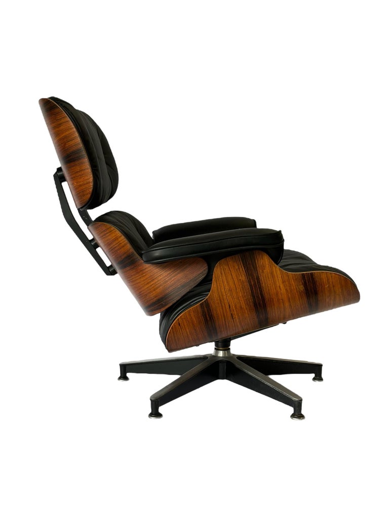 Vintage Restored Herman Miller Eames Lounge Chair and Ottoman For Sale
