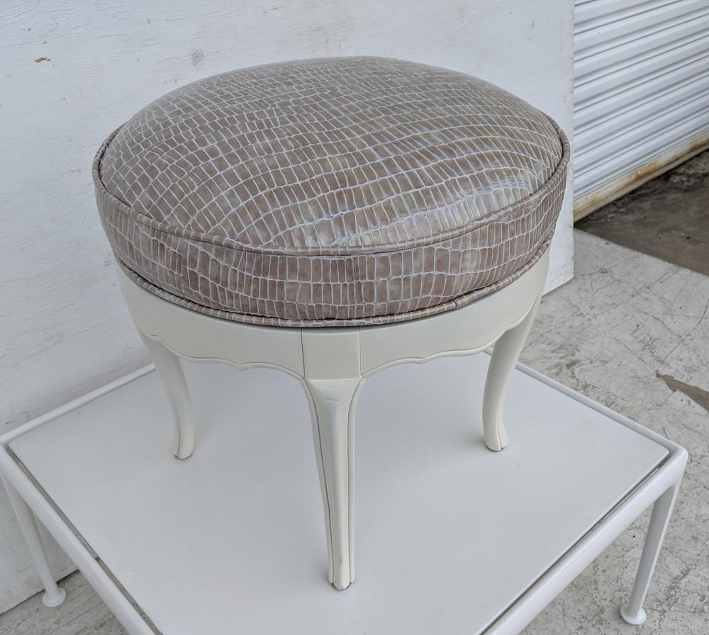 Vintage Restored Hollywood Regency Style Ottoman with Swivel In Good Condition In Pasadena, TX