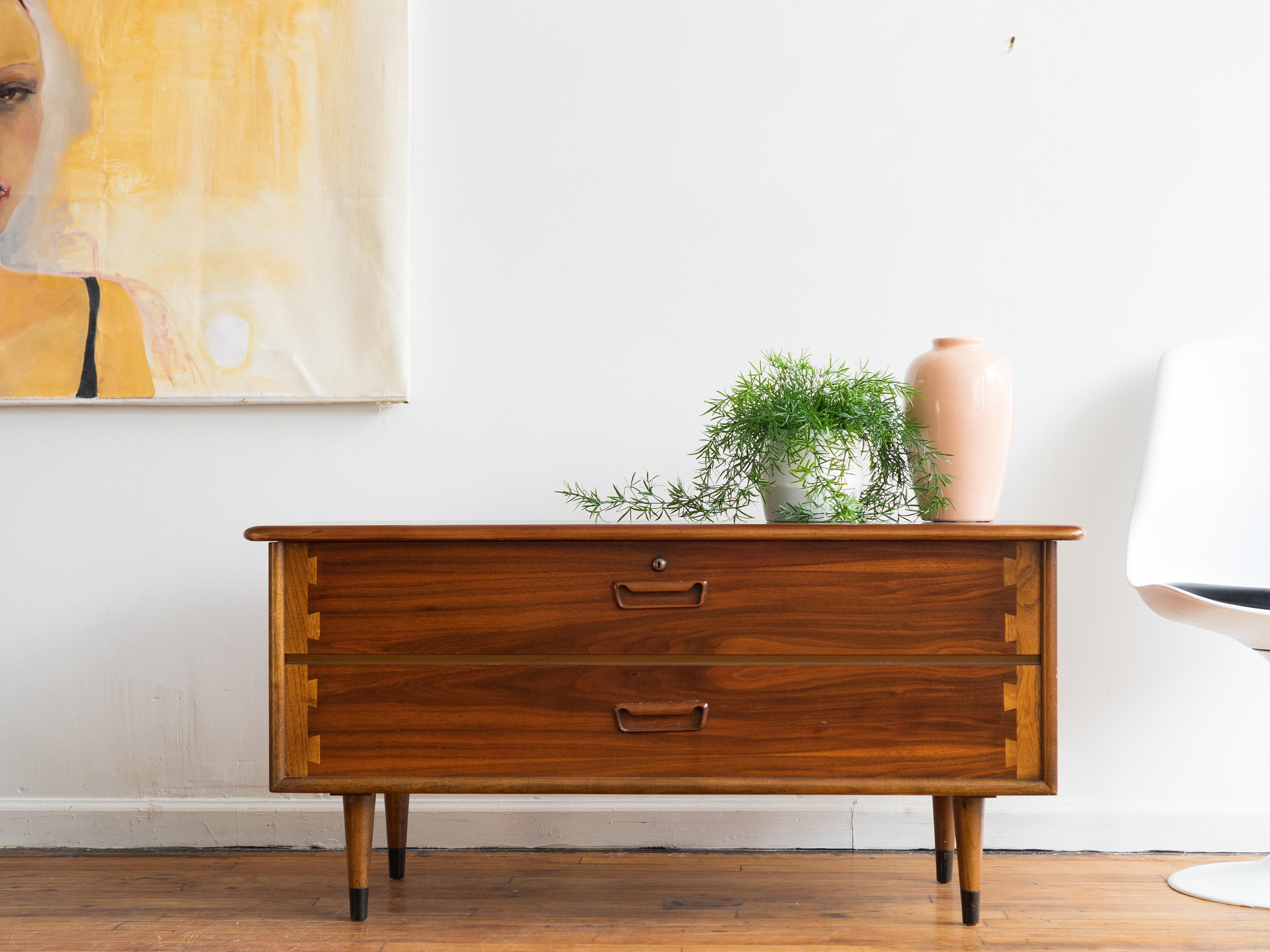 343” x 17” x 21”H

Gorgeous Lane Acclaim cedar chest in a slightly smaller size. Features the line's signature dovetail inlays, black-capped tapered legs, and three faux drawers with recessed pulls. This retains the original air-tight seal so it's