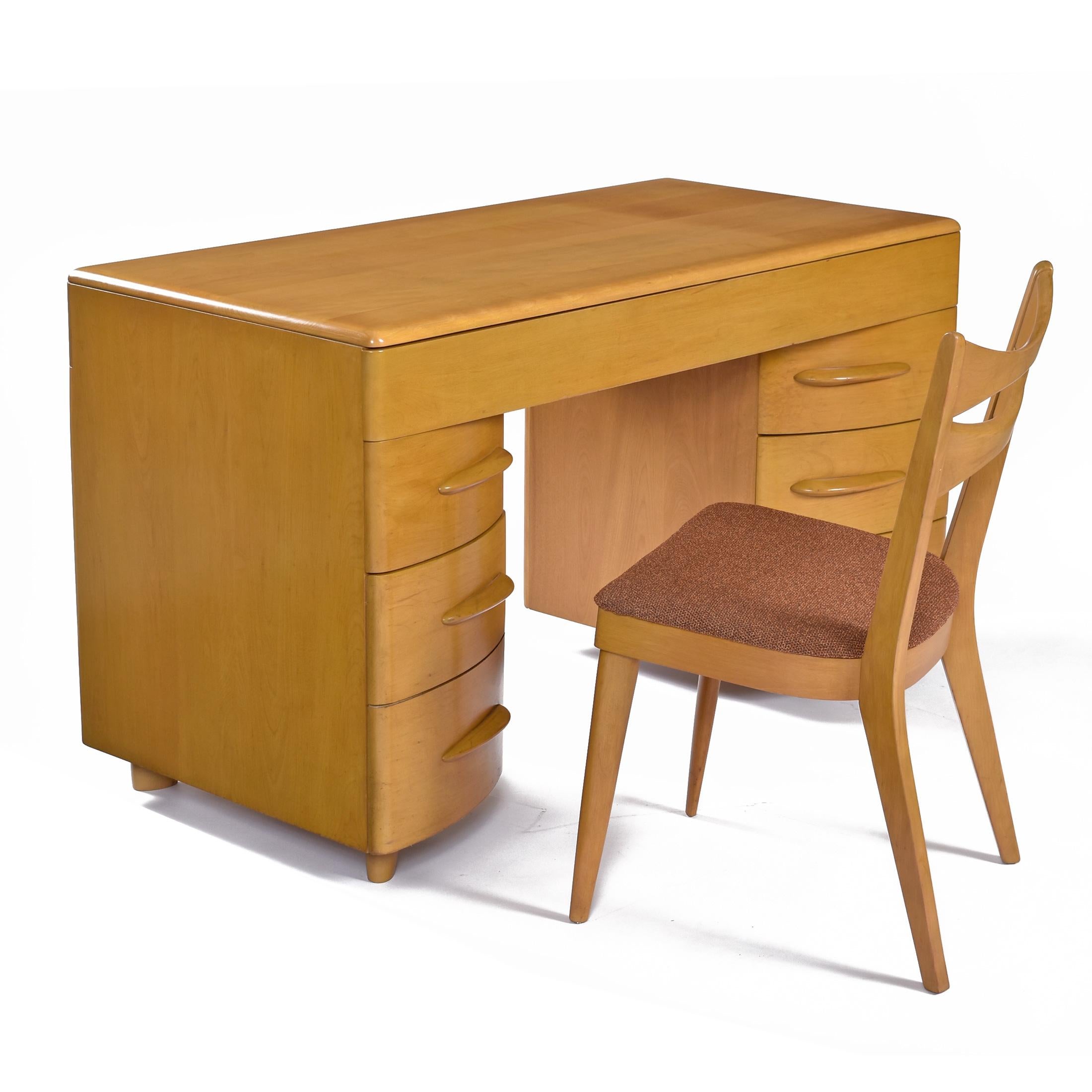 Scrivania e sedia vintage restaurata in acero massiccio Heywood Wakefield Tambour Credenza In condizioni buone a Chattanooga, TN