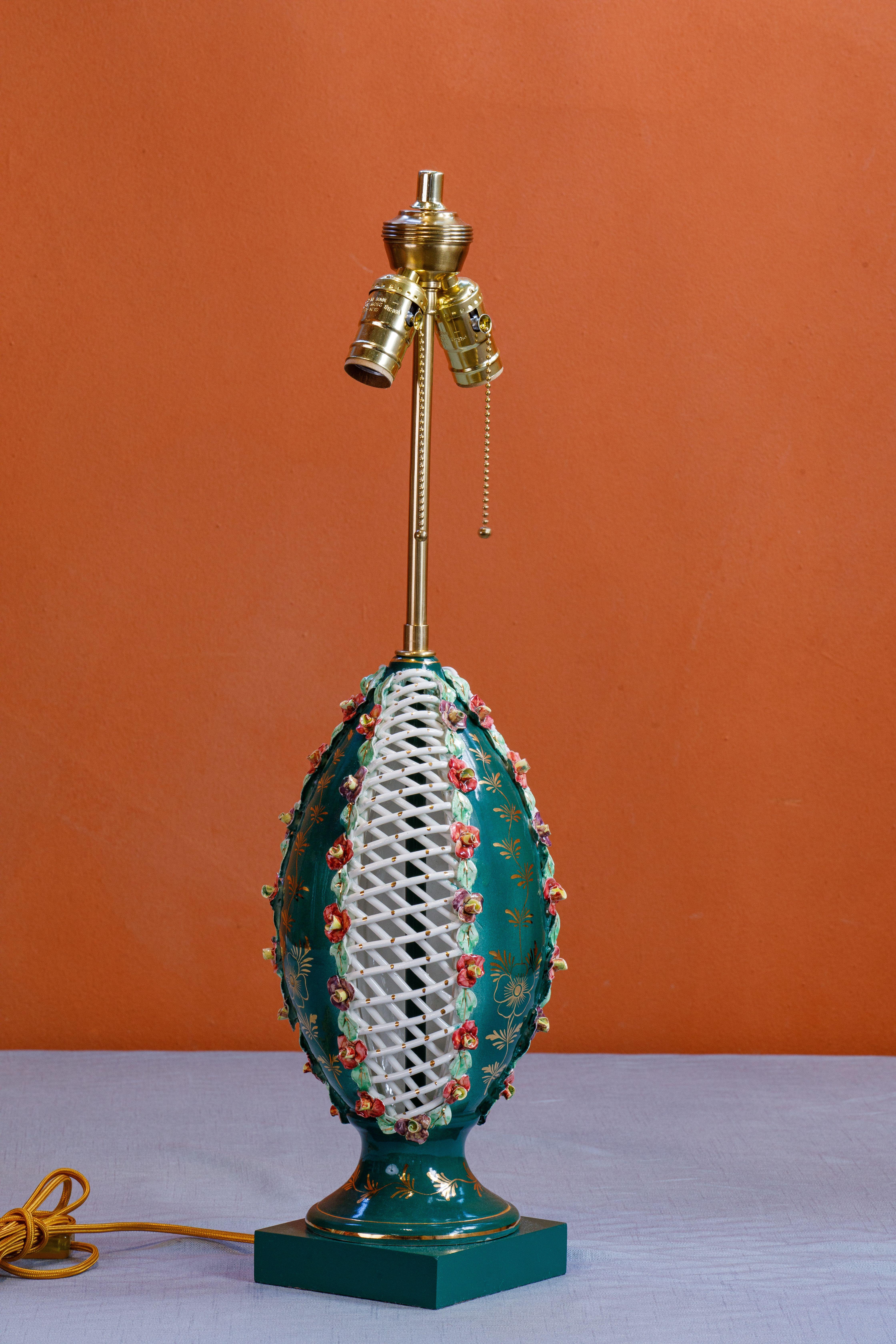 Italian Vintage Reticulated Capodimonte Lamp with Green Background and Double Socket For Sale