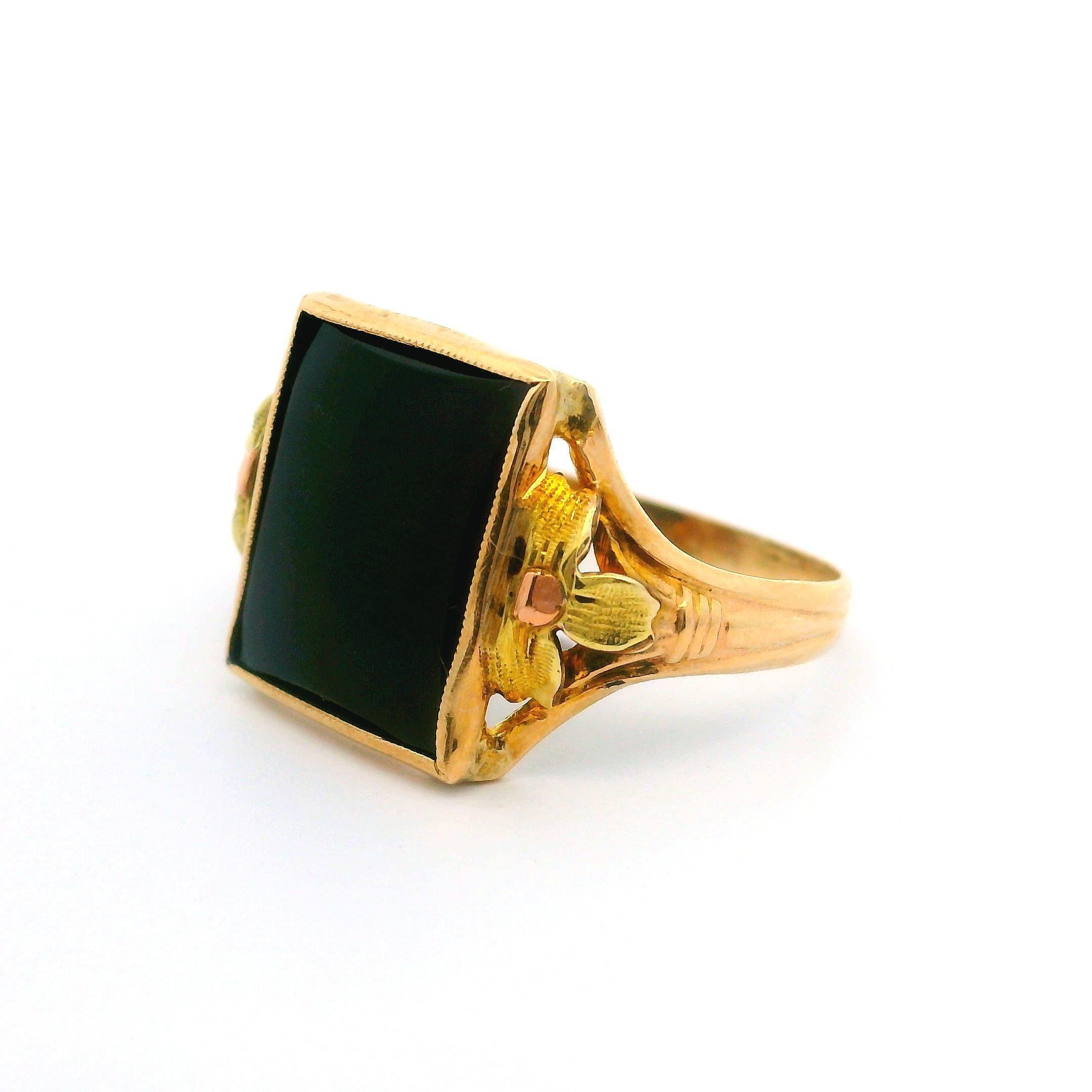 Vintage Retro 10k Grün Rose Gelbgold Schwarzer Onyx Floral Design Schulterring für Damen oder Herren im Angebot