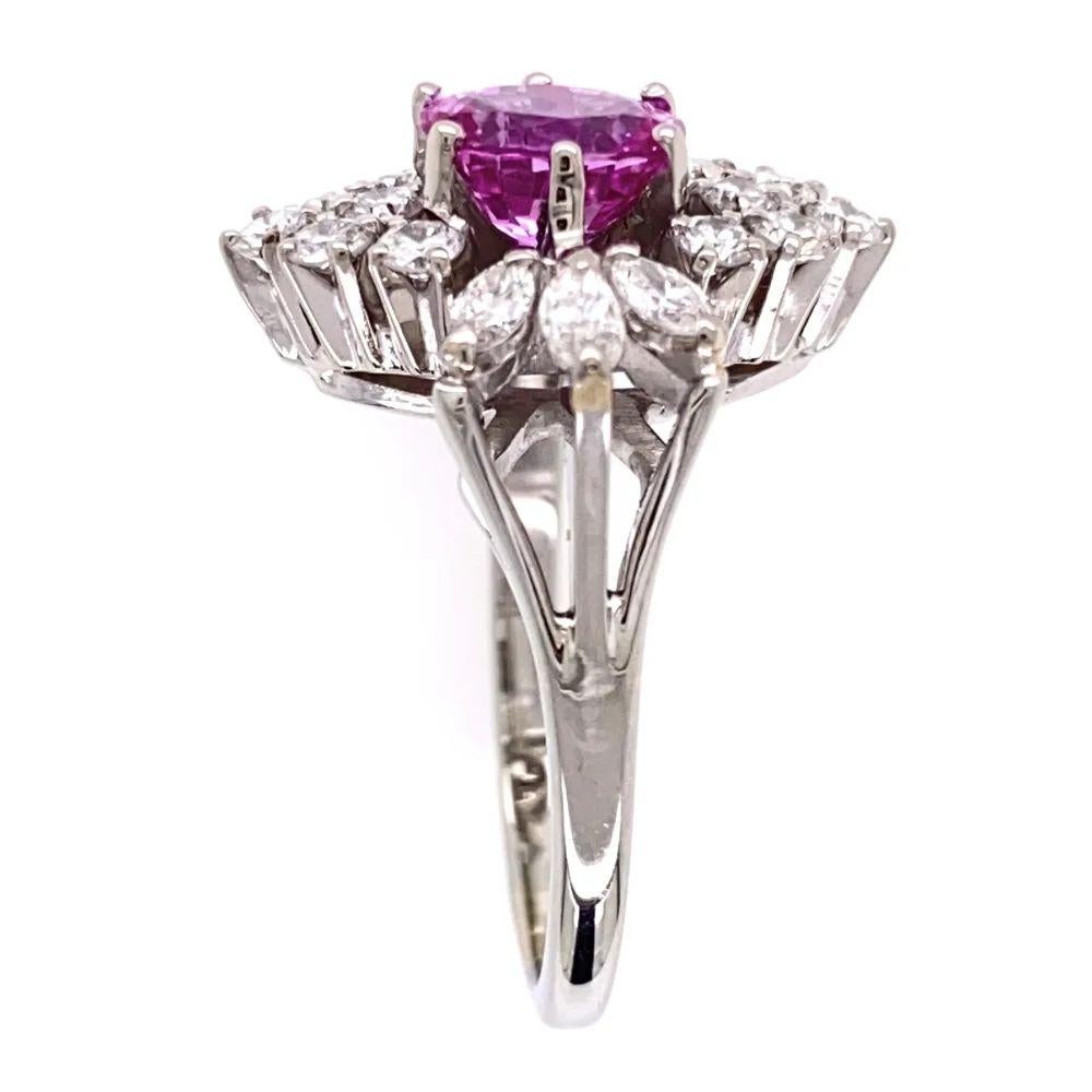 Vintage Retro 1.25 Carat Pink Sapphire and Diamond Gold Cocktail Ring In Excellent Condition For Sale In Montreal, QC