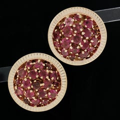 Orecchini Omega a bottone con bordi scanalati in oro 14k Vintage Retro 3ctw Ruby Cluster