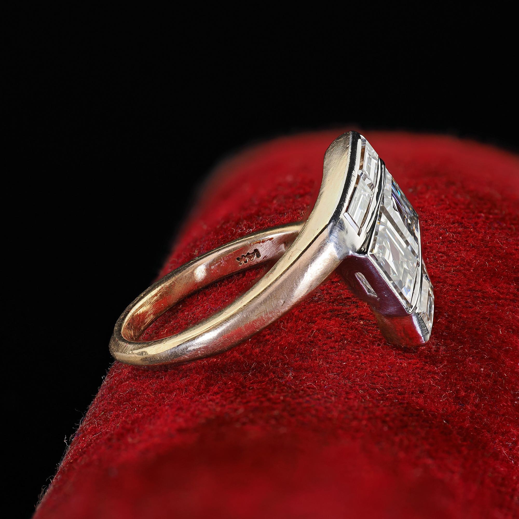Vintage Retro 14K Gold and Platinum Carre Cut Diamond and Baguette Ring - GIA In Good Condition In Great Neck, NY