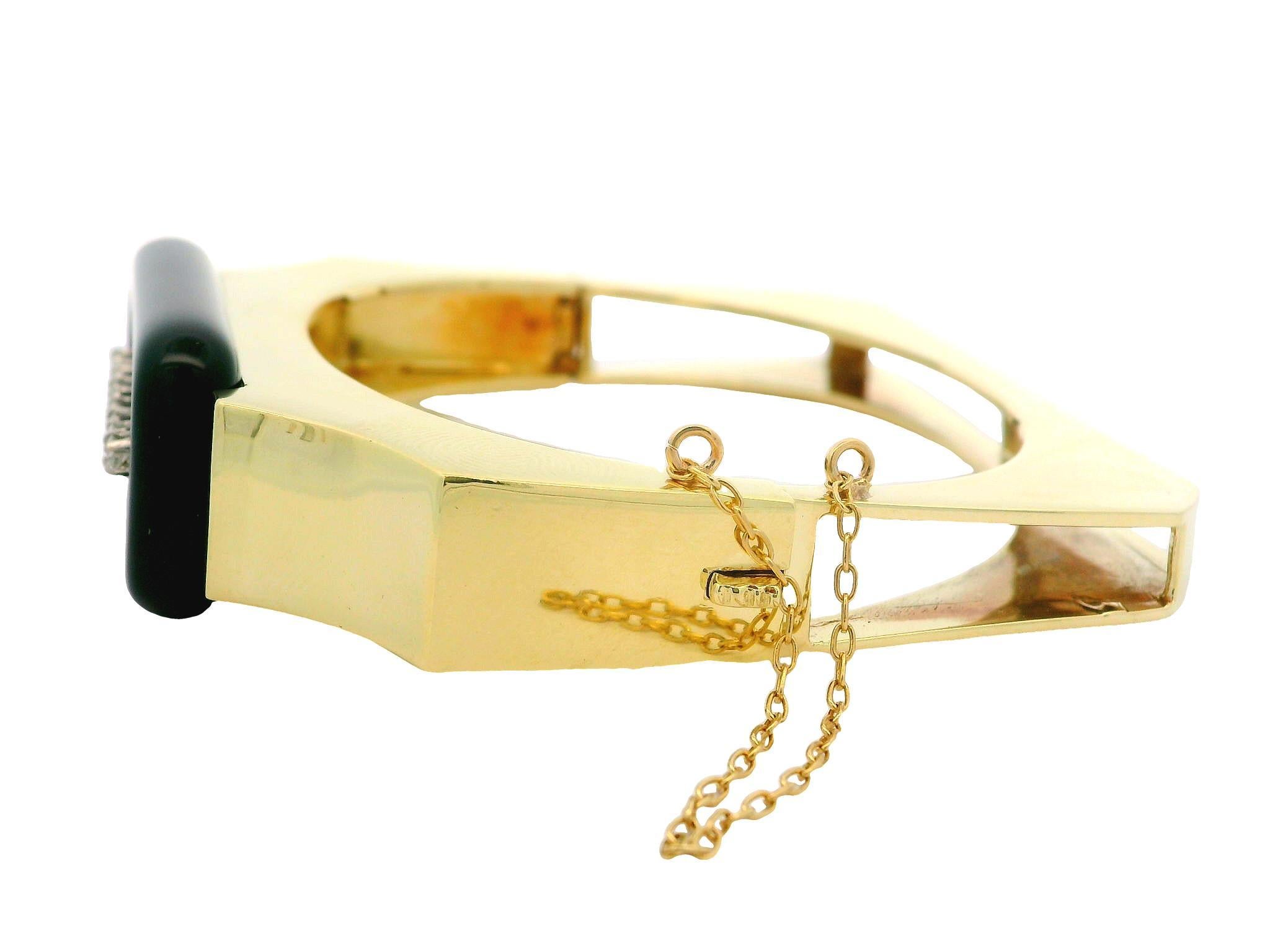 Taille ronde Vintage Retro 14k Gold Black Onyx & Diamond Substantial Hinged Open Bangle en vente