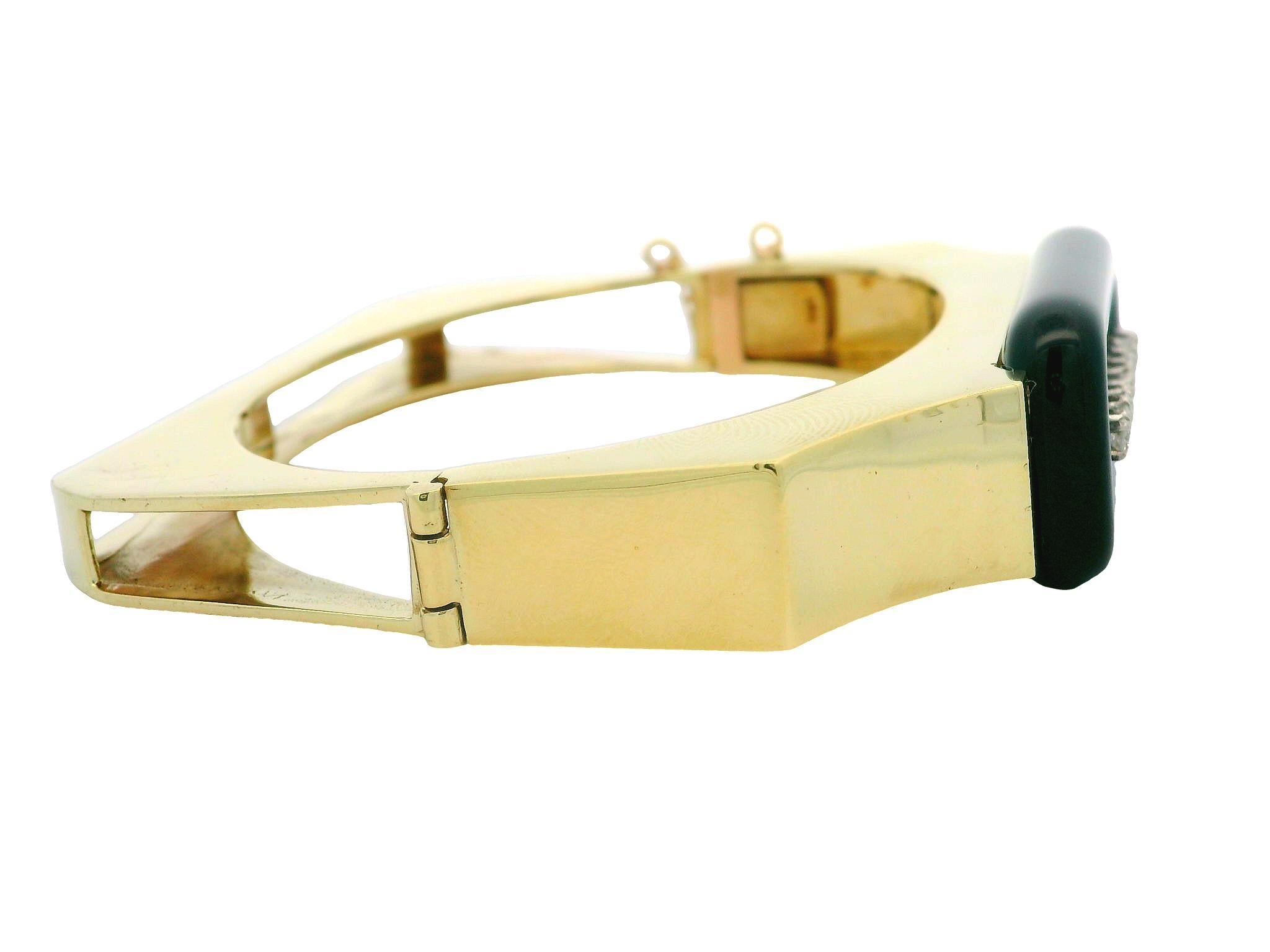 Vintage Retro 14k Gold Black Onyx & Diamond Substantial Hinged Open Bangle Excellent état - En vente à Montclair, NJ