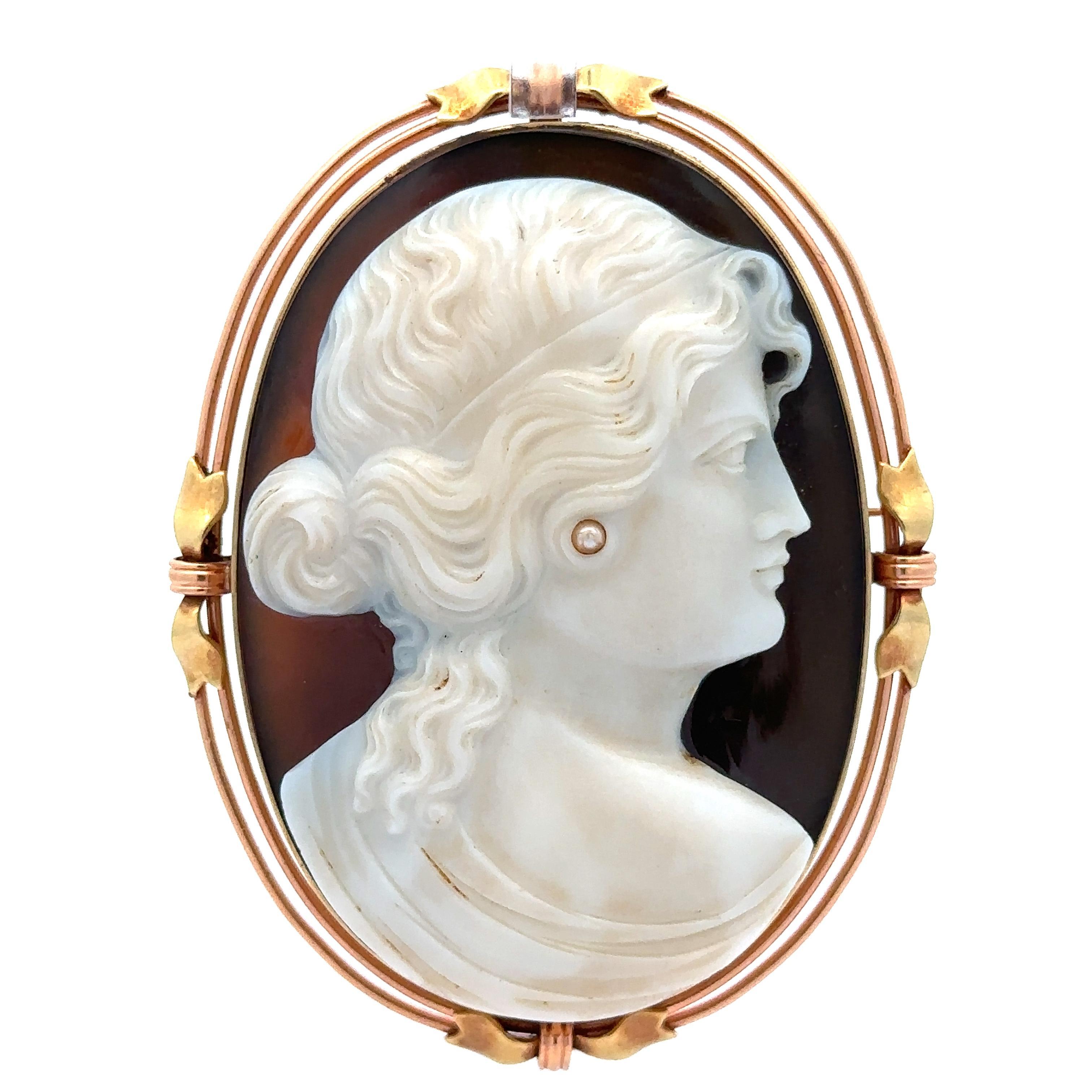Colgante broche camafeo vintage retro de oro de 14k tallado en piedra dura con gran detalle en venta 4