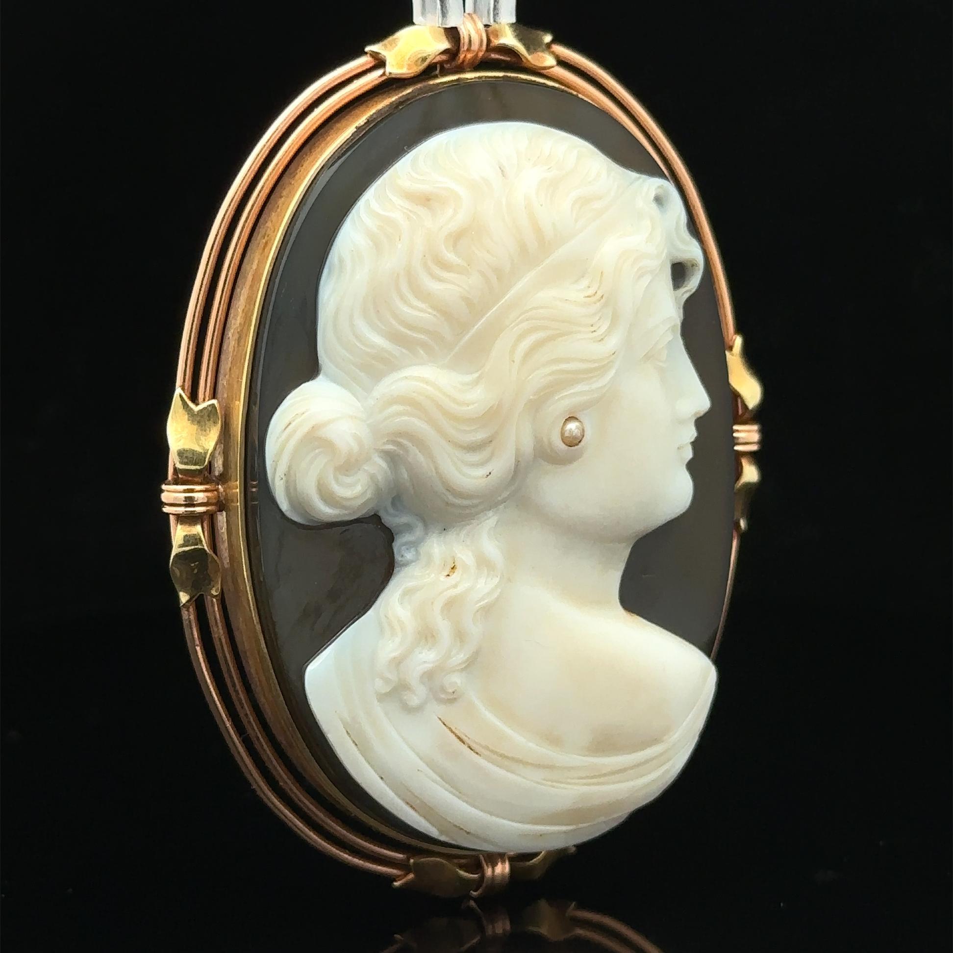 Colgante broche camafeo vintage retro de oro de 14k tallado en piedra dura con gran detalle Corte oval en venta