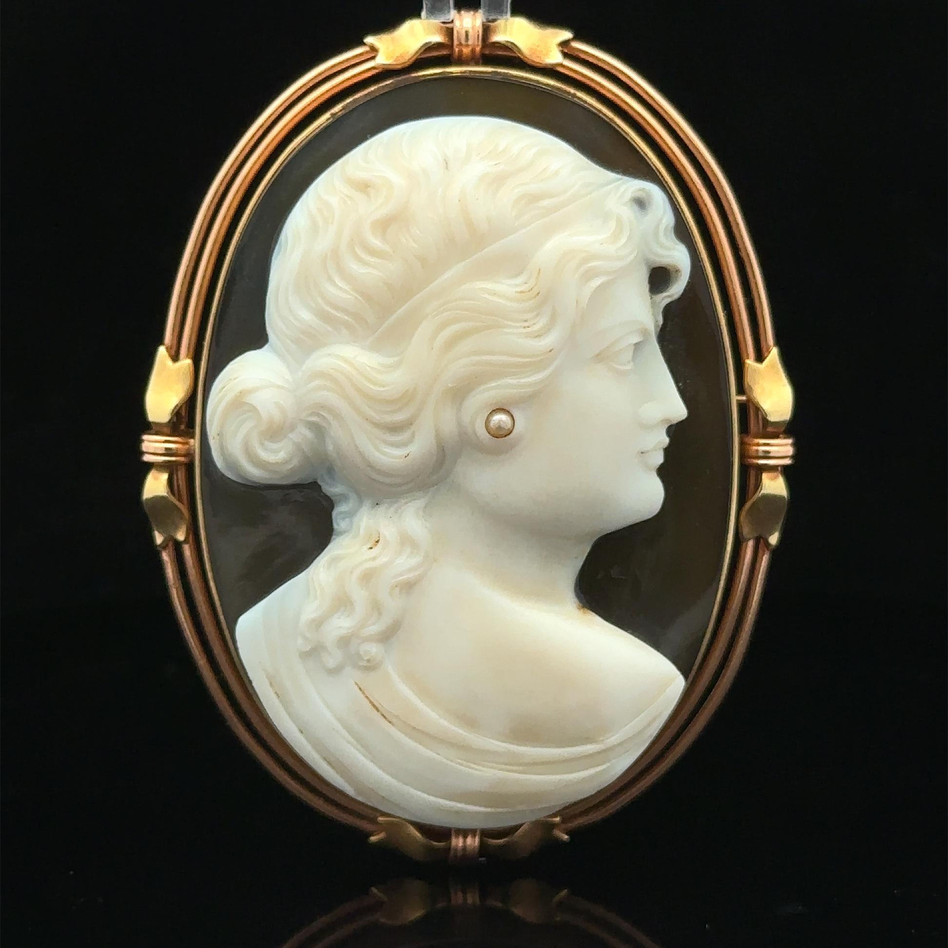 Colgante broche camafeo vintage retro de oro de 14k tallado en piedra dura con gran detalle en Excelente estado para la venta en Montclair, NJ