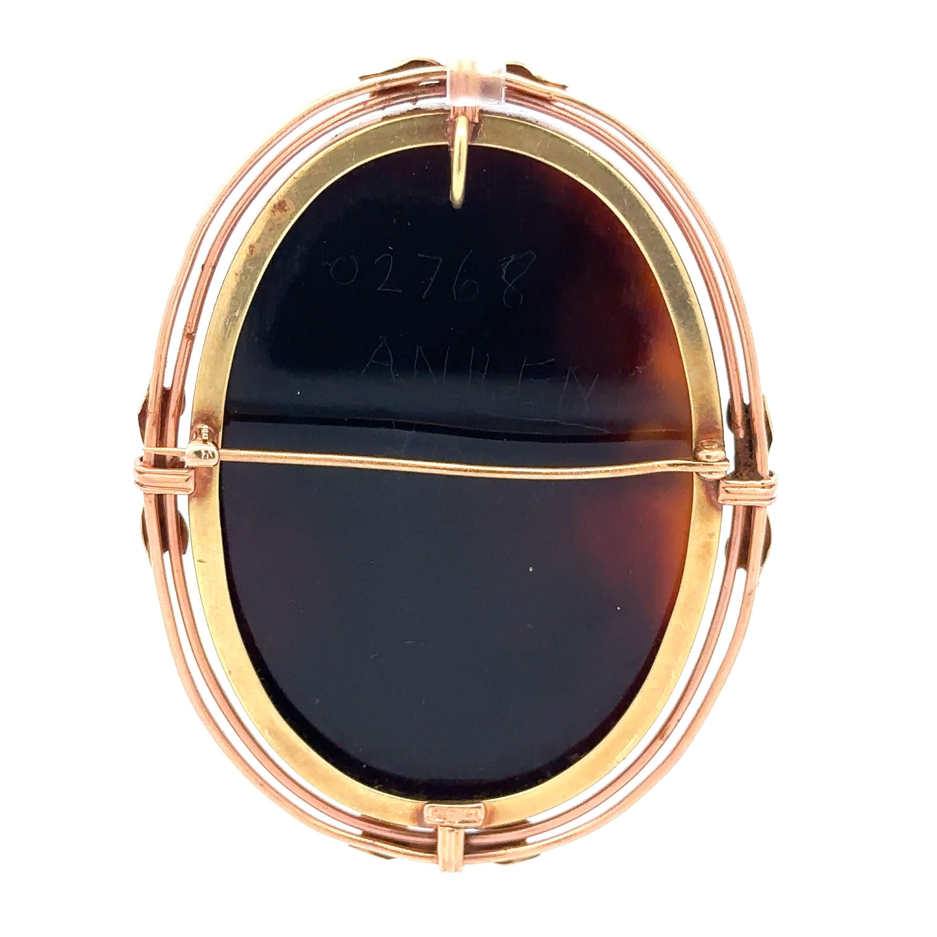 Colgante broche camafeo vintage retro de oro de 14k tallado en piedra dura con gran detalle en venta 1