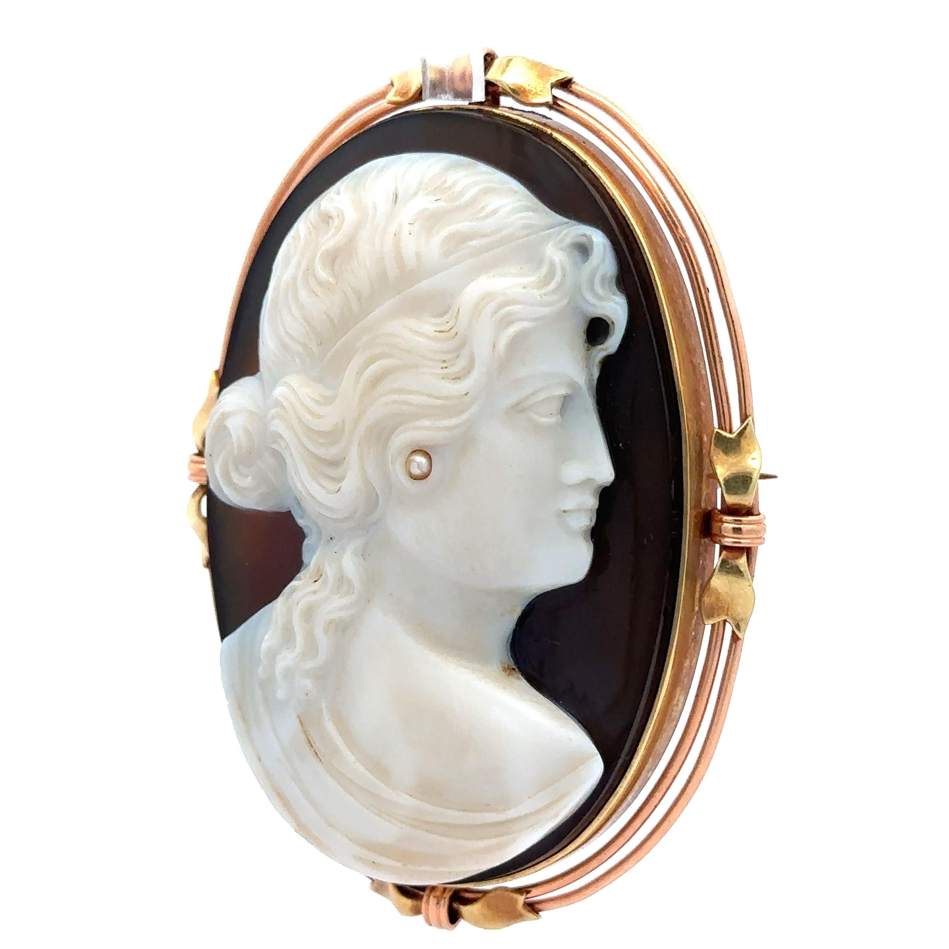 Colgante broche camafeo vintage retro de oro de 14k tallado en piedra dura con gran detalle en venta 2