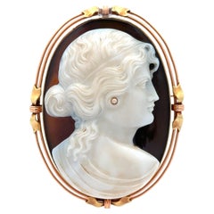 Vintage Retro 14k Gold Carved Hardstone Large Detailed Cameo Brooch Pendant