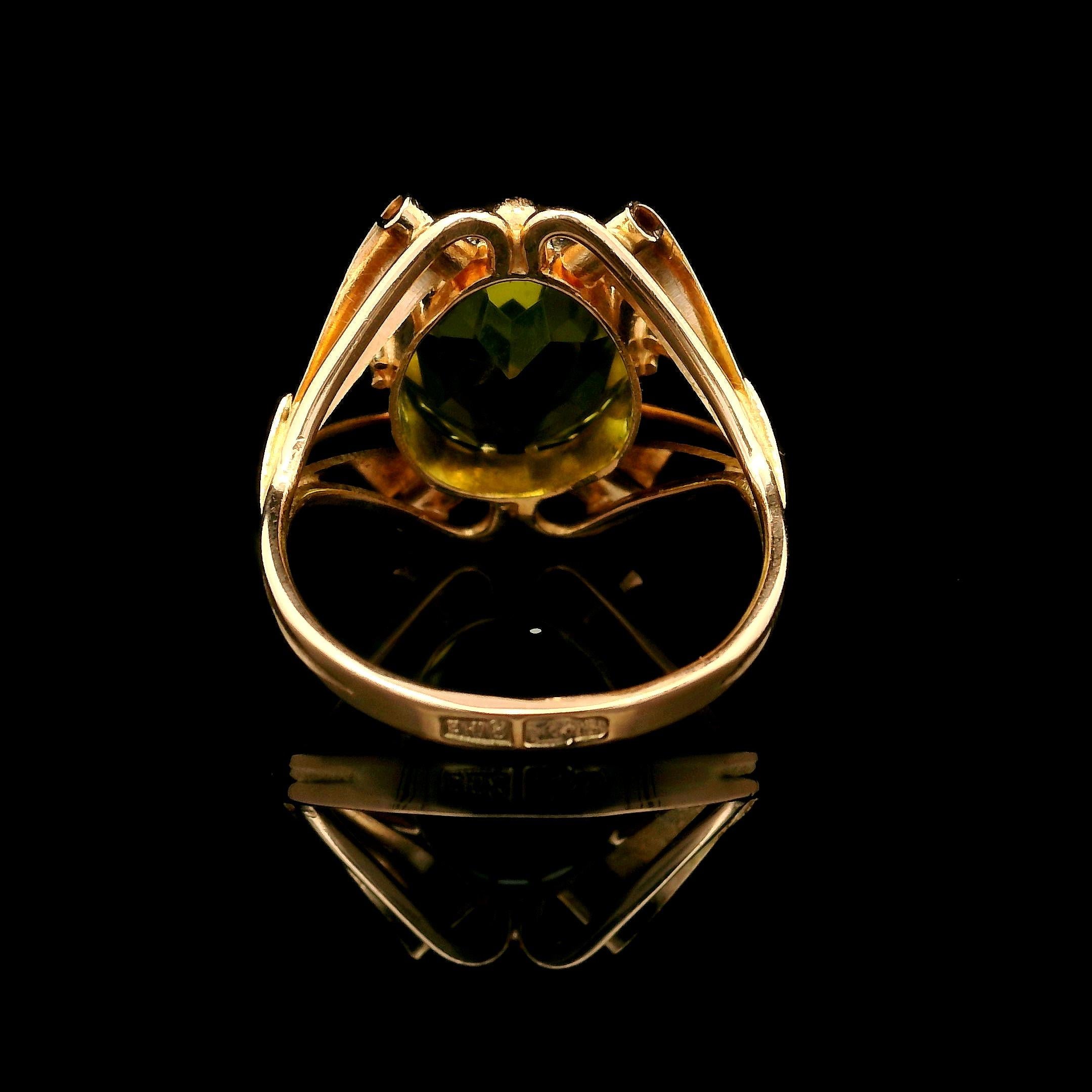 -Stein(e)-
(1) Edelstein - Ovaler Brillantschliff - Zackenfassung - Farbe Lime Green  - 12,7x10,9 mm (ca.)

MATERIAL: Massiv 14k Rosiges Gelbgold
Gewicht: 5,7 Gramm
Ringgröße: 9.0 (passt auf den Finger, bitte kontaktieren Sie uns vor dem Kauf mit