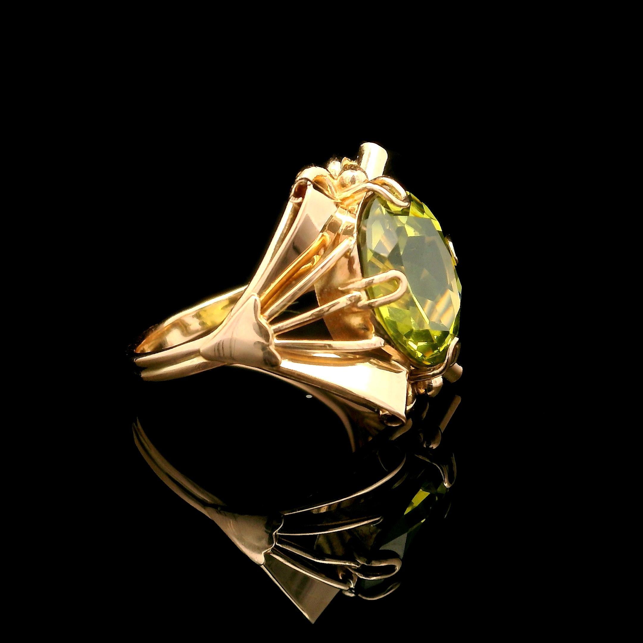 Vintage Retro 14k Rosy Gelbgold Grüner Stein Offener Band Cocktail-Ring, Retro Damen im Angebot