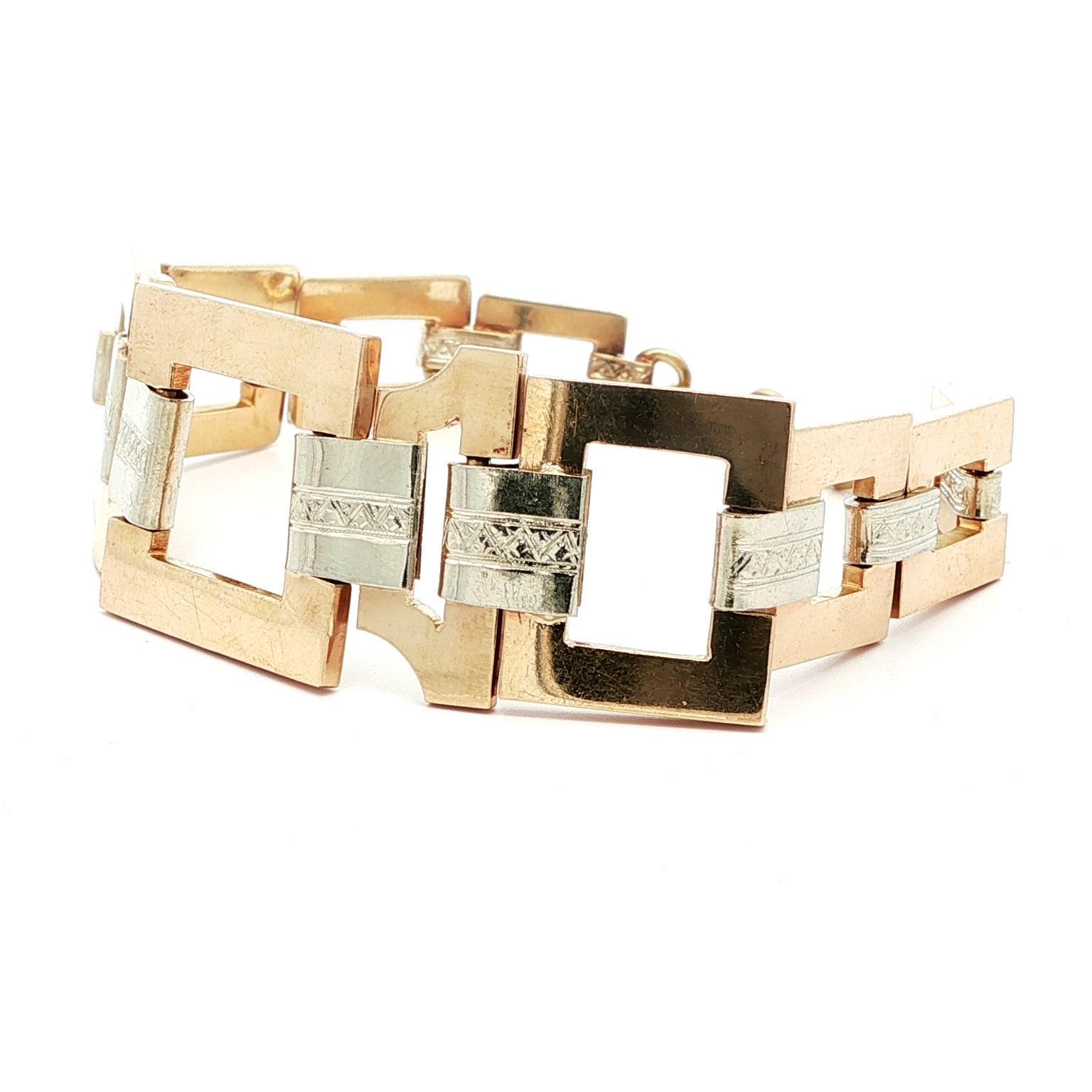MATERIAL : Or rose 14k massif avec or blanc
Poids : 33,74 grammes
Type de chaîne : Maillon ouvert géométrique gradué
Longueur de la chaîne : Mesure 7,25 sur une règle - Convient à un poignet de 6,75 pouces (diamètre intérieur)
Largeur de la chaîne