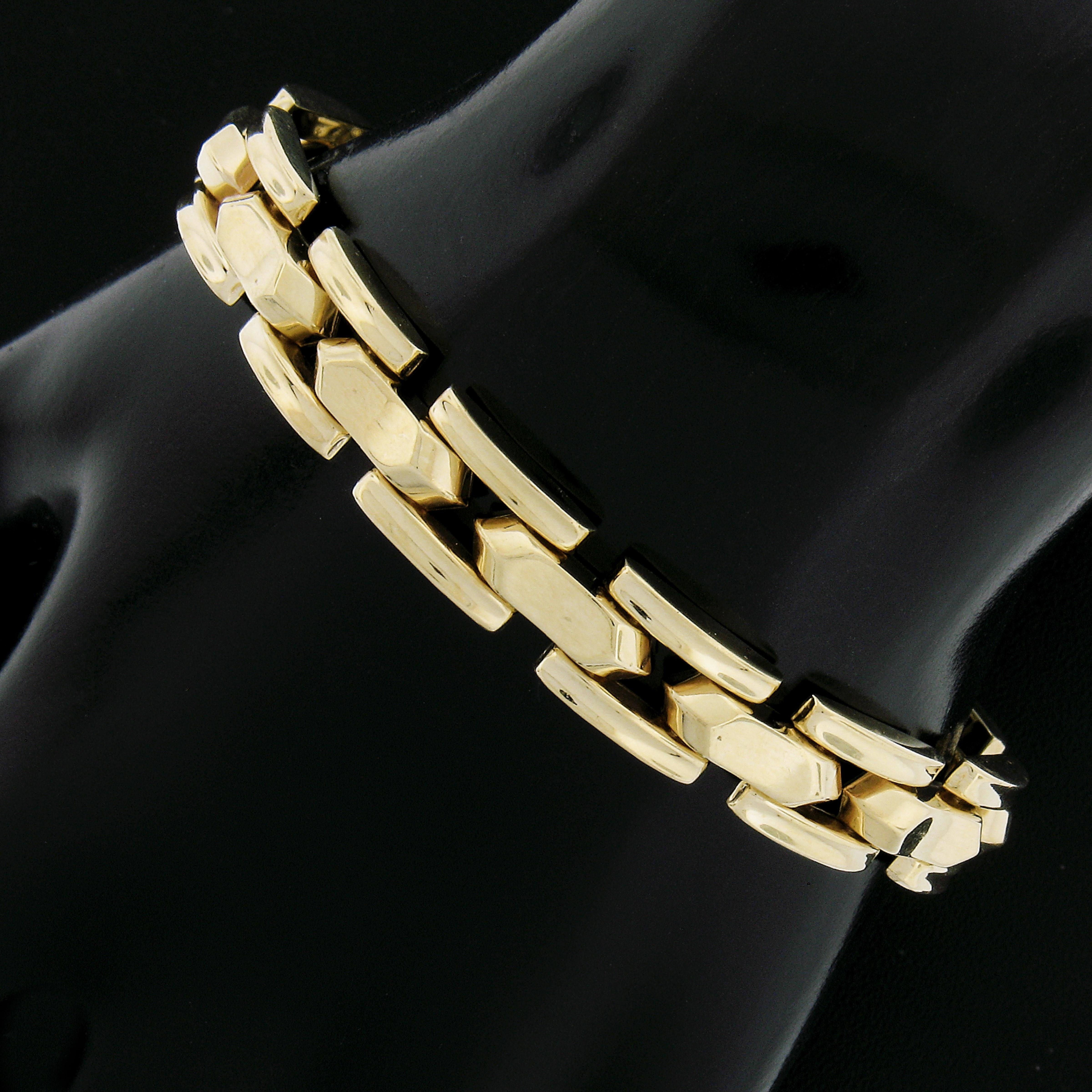 Material: Solid 14k Yellow Gold
Weight: 19.23 Grams
Chain Type: Geometric Open Link
Chain Length:	Will fit a 7 inch wrist (measured next to a ruler)
Chain Width: 9.1mm (0.36