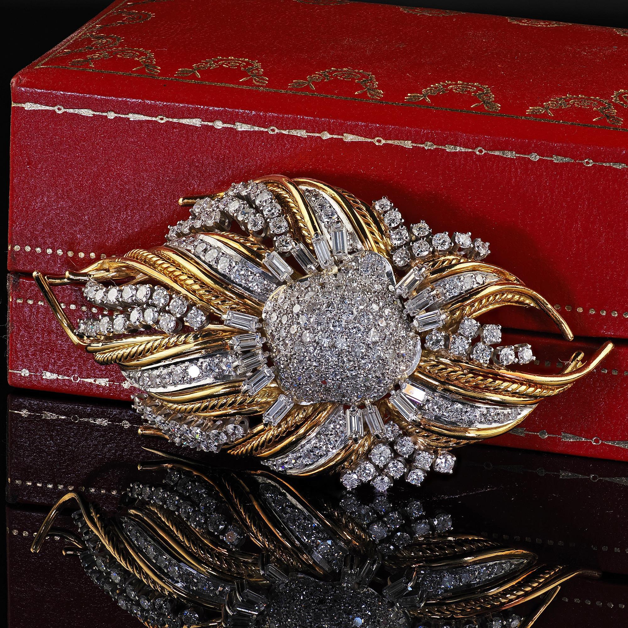 Broche Floral Retro Vintage de Oro Amarillo de 14K y Platino en Bueno estado para la venta en Great Neck, NY
