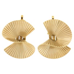 Vintage Retro 14K Yellow Gold Polished Grooved Fluted Twisted Clip On Earrings