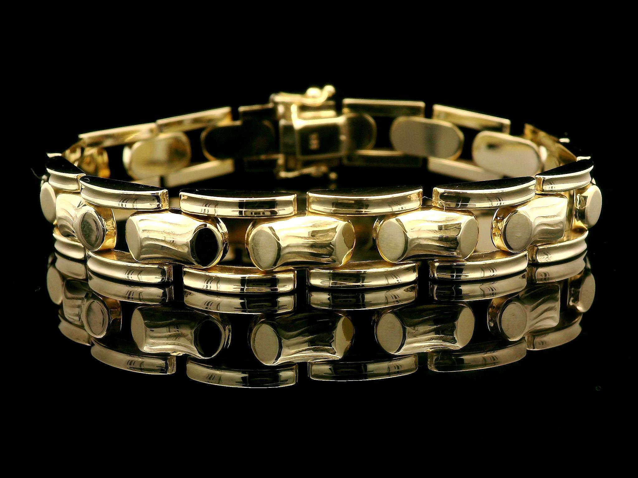 Bracelet à larges maillons vintage rétro en or jaune 14 carats texturé et rainuré en vente 1