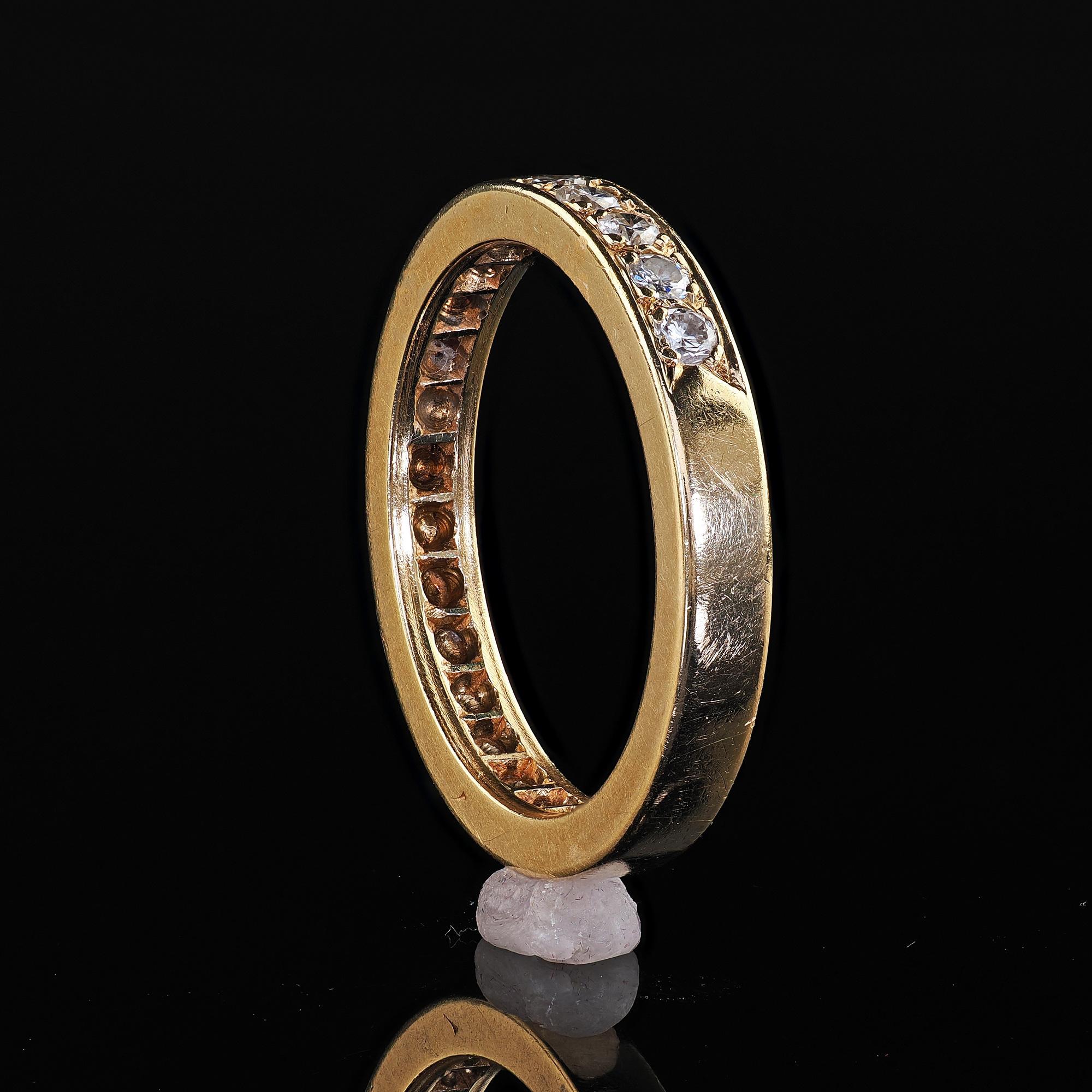 Vintage Retro 14K Yellow Gold Round Cut Diamond Wedding Band Ring - Size 7 For Sale 5