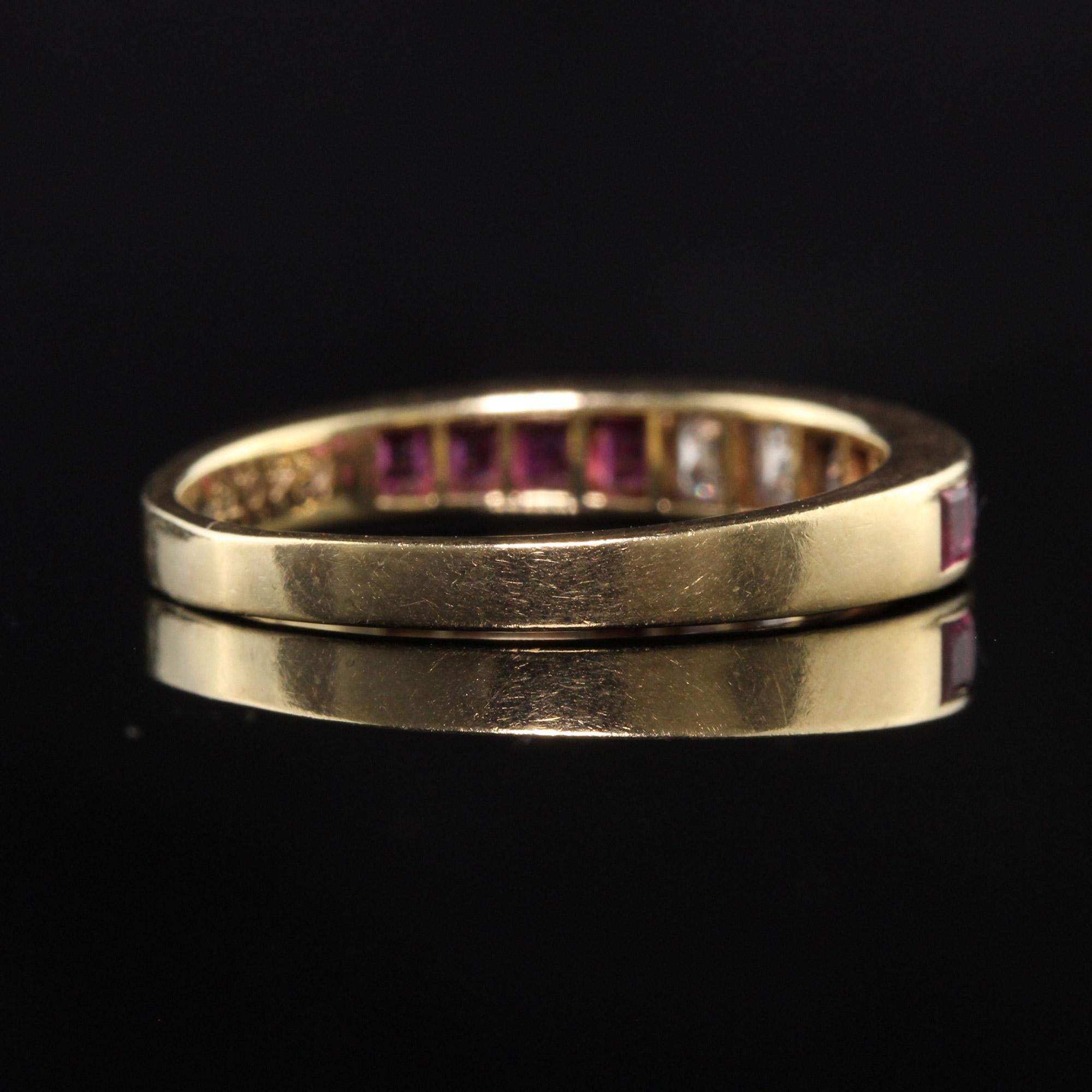Vintage Retro-Ring, 14 Karat Gelbgold, Rubin und Diamant im Carre Cut Damen im Angebot
